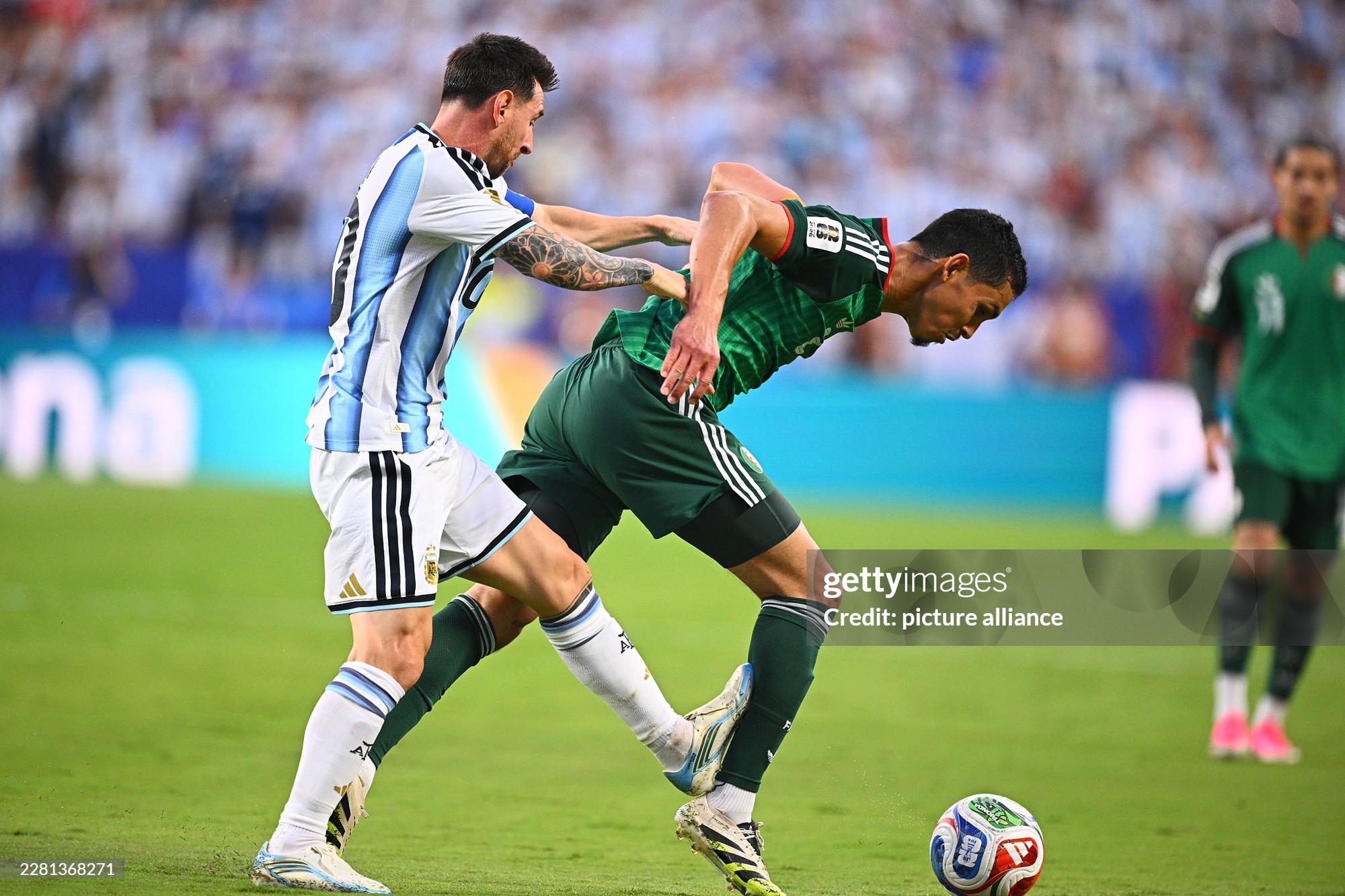 Argentina phạm lỗi 20 lần mới nhận 1 thẻ vàng, cựu HLV tuyển Anh: "Tôi phát ngán với trọng tài rồi" - Ảnh 1. Argentina phạm lỗi 20 lần mới nhận 1 thẻ vàng, cựu HLV tuyển Anh: "Tôi phát ngán với trọng tài rồi" - Ảnh 1.