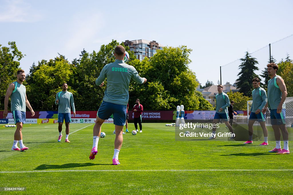Lo lắng về trọng tài World Cup, Thụy Sĩ chuẩn bị sẵn phương án nhận thẻ đỏ khi đấu Argentina - Ảnh 1. Lo lắng về trọng tài World Cup, Thụy Sĩ chuẩn bị sẵn phương án nhận thẻ đỏ khi đấu Argentina - Ảnh 1.