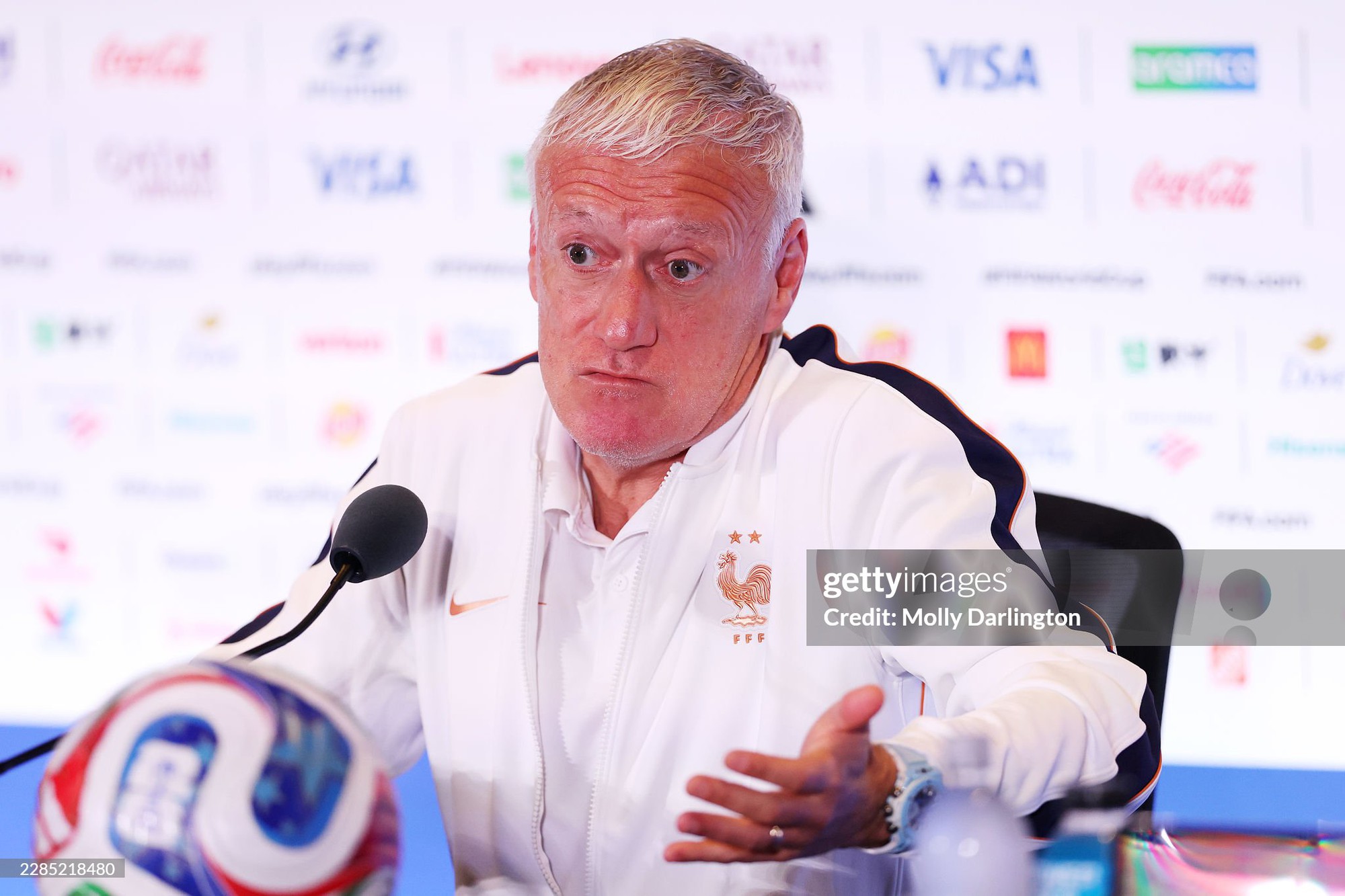 FIFA xếp 5 trọng tài Argentina bắt trận đấu của Pháp, HLV Deschamps nói thẳng một câu - World Cup - Ảnh 1. FIFA xếp 5 trọng tài Argentina bắt trận đấu của Pháp, HLV Deschamps nói thẳng một câu - World Cup - Ảnh 1.
