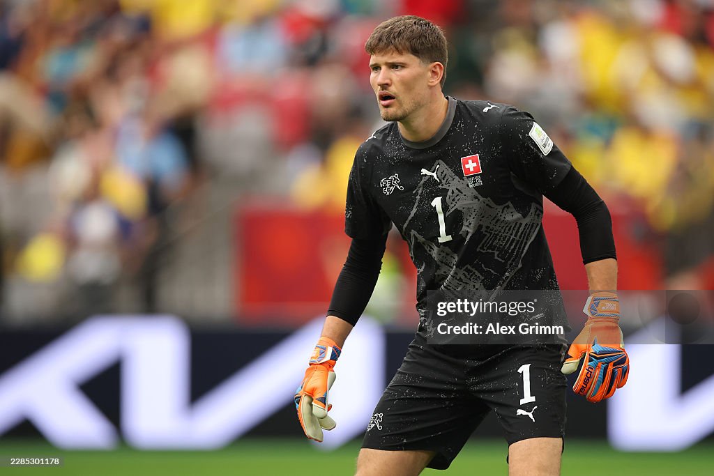 Lo lắng về trọng tài World Cup, Thụy Sĩ chuẩn bị sẵn phương án nhận thẻ đỏ khi đấu Argentina - Ảnh 2. Lo lắng về trọng tài World Cup, Thụy Sĩ chuẩn bị sẵn phương án nhận thẻ đỏ khi đấu Argentina - Ảnh 2.