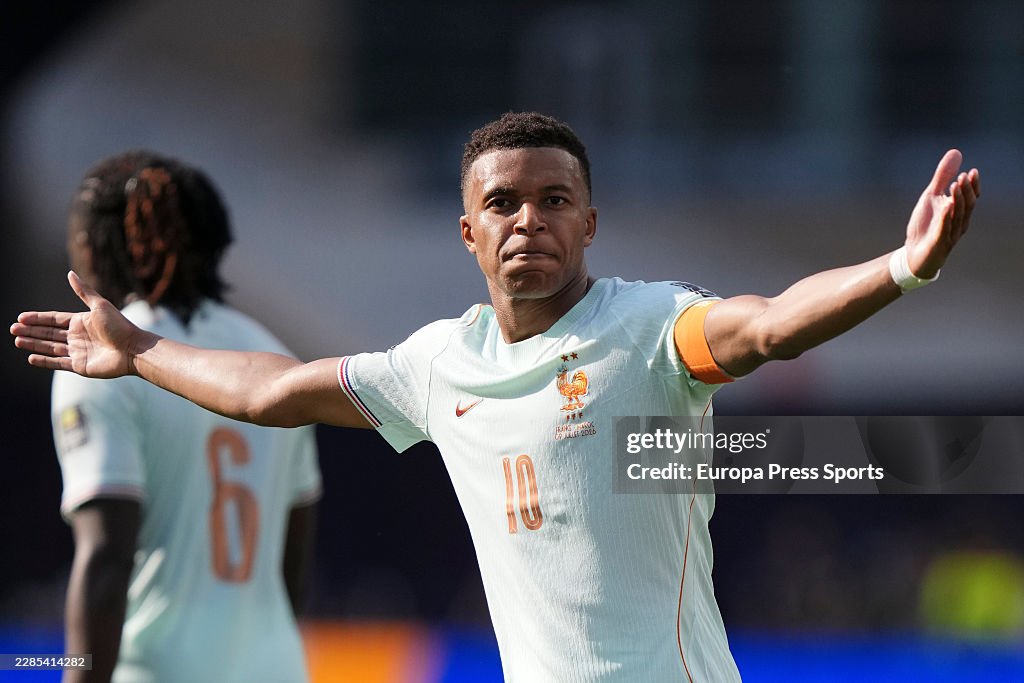 Mbappe hỏng penalty nhưng vẫn lập siêu phẩm, Pháp "bóp nghẹt" đối thủ để giành vé vào bán kết World Cup - Ảnh 3. Mbappe hỏng penalty nhưng vẫn lập siêu phẩm, Pháp "bóp nghẹt" đối thủ để giành vé vào bán kết World Cup - Ảnh 3.
