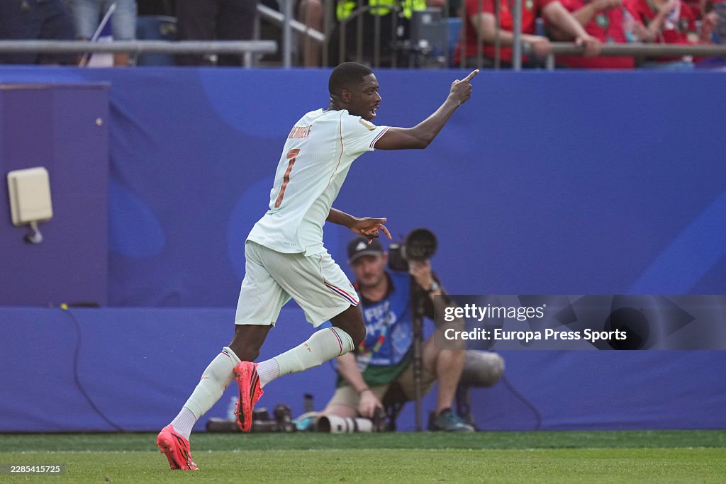 Mbappe hỏng penalty nhưng vẫn lập siêu phẩm, Pháp "bóp nghẹt" đối thủ để giành vé vào bán kết World Cup - Ảnh 4. Mbappe hỏng penalty nhưng vẫn lập siêu phẩm, Pháp "bóp nghẹt" đối thủ để giành vé vào bán kết World Cup - Ảnh 4.