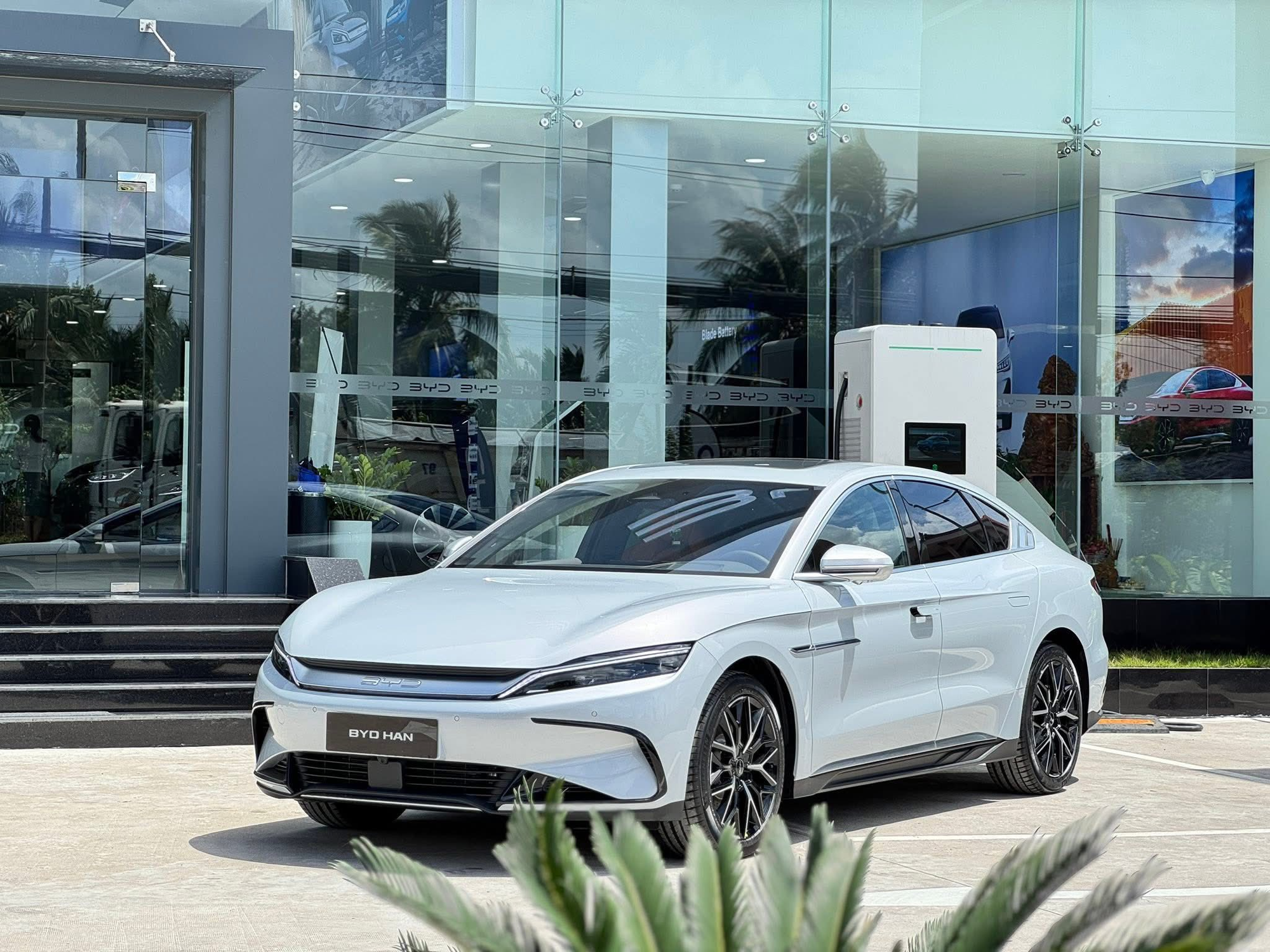 Chủ xe BYD Han: Phải biết chủ động sạc khi chơi xe điện Trung Quốc tại Việt Nam - Ảnh 1.