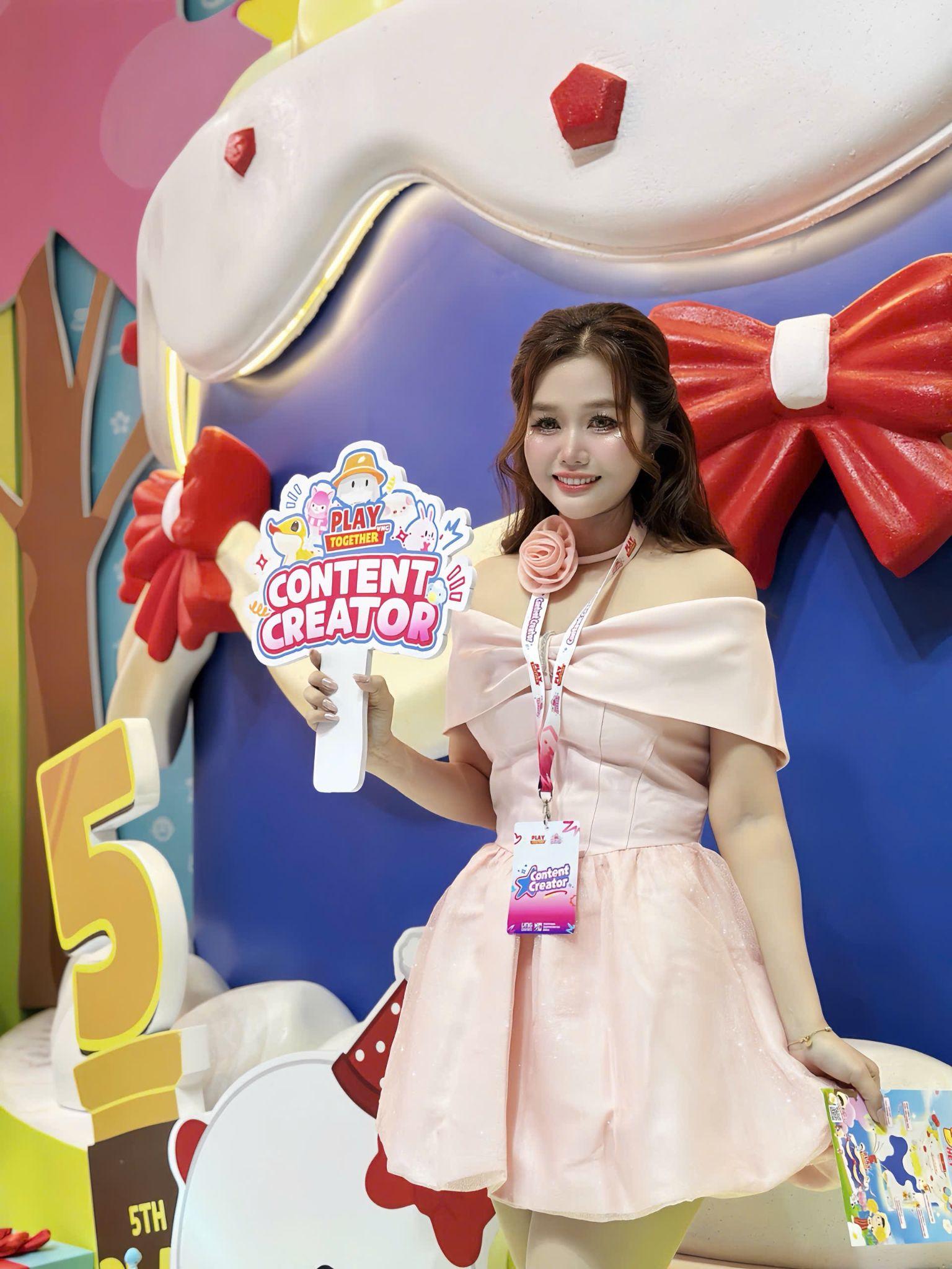 Một ngày làm việc của streamer Thuỳ Mỵ 499 có gì đặc biệt? - Ảnh 1. Một ngày làm việc của streamer Thuỳ Mỵ 499 có gì đặc biệt? - Ảnh 1.