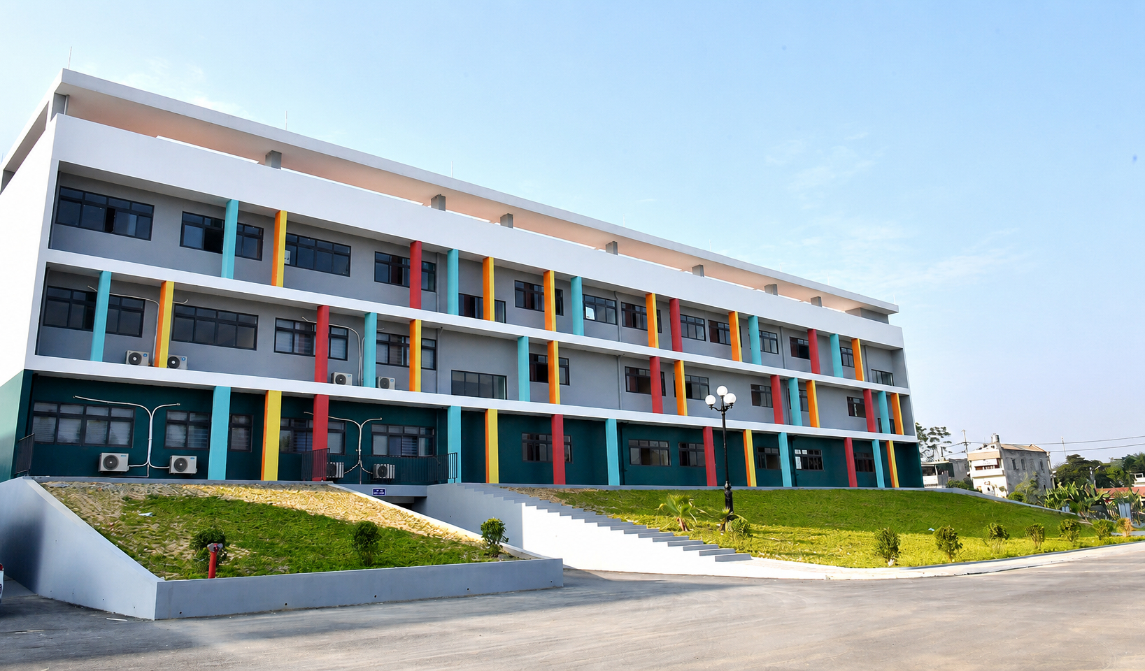 Bộ GD&ĐT phản hồi về thi lại môn Toán sau vụ điểm thi bất thường tại Tuyên Quang - Ảnh 1. Bộ GD&ĐT phản hồi về thi lại môn Toán sau vụ điểm thi bất thường tại Tuyên Quang - Ảnh 1.