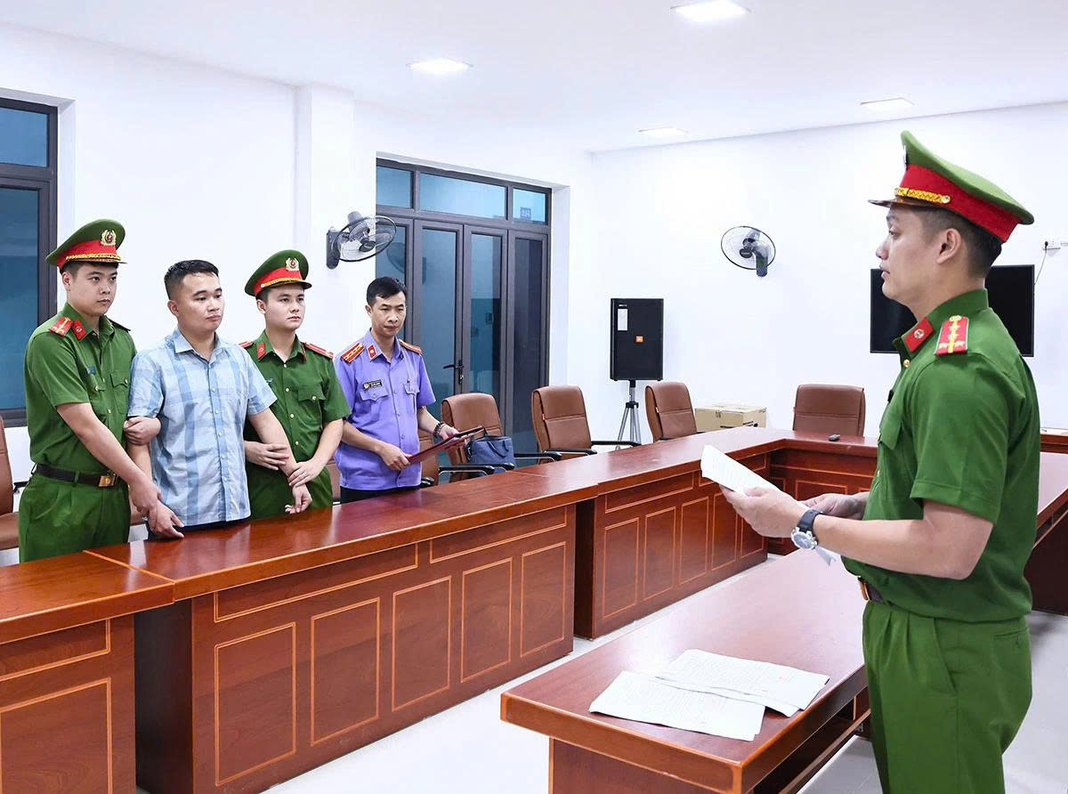 [CẬP NHẬT] Vụ 147 điểm 10 m&ocirc;n To&aacute;n ở Tuy&ecirc;n Quang: Khởi tố trưởng điểm coi thi Trần Thị Thu Hằng - Ảnh 4.
