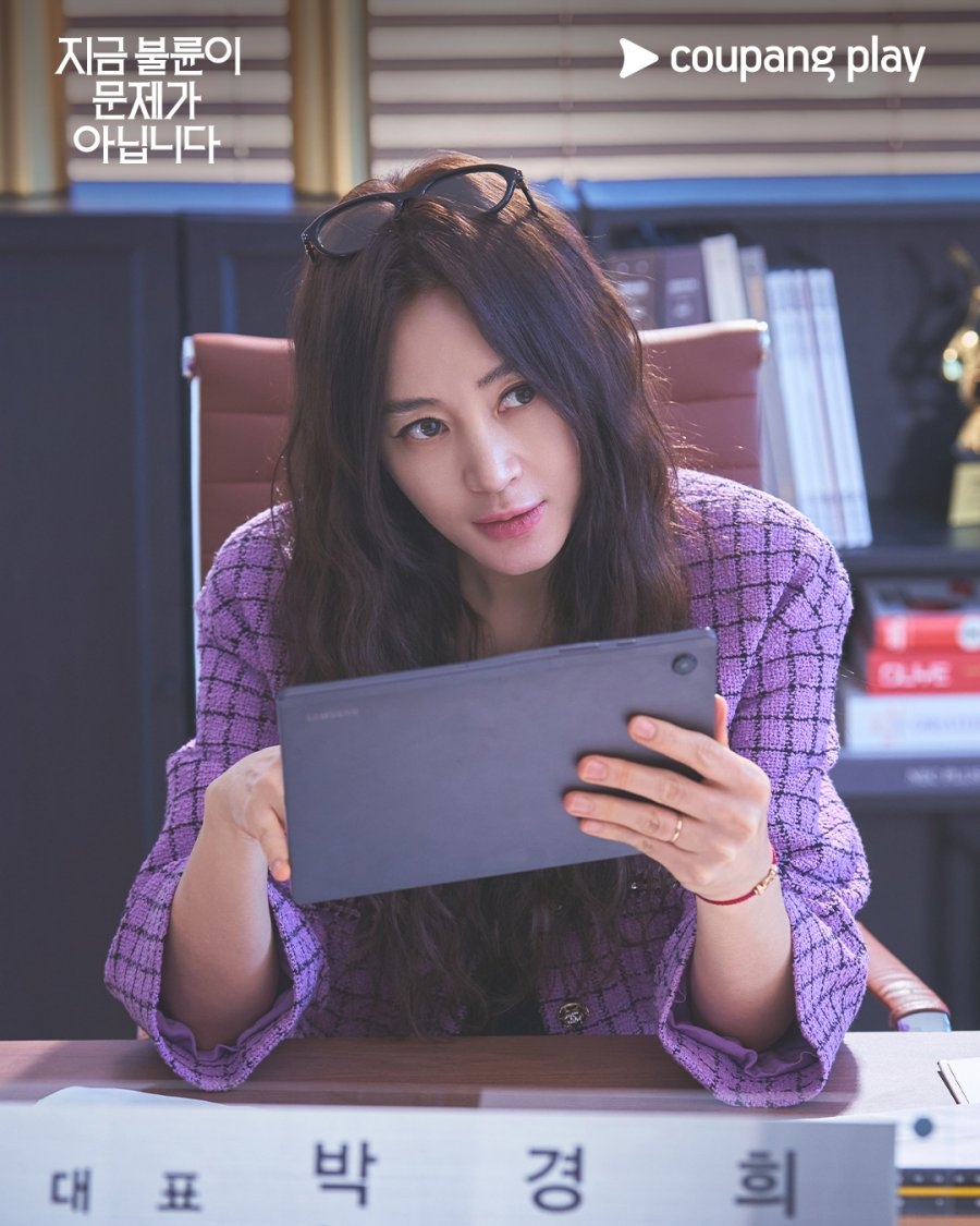 Phim 18+ Hàn Quốc vừa chiếu đã gây chấn động: Nữ chính 55 tuổi trẻ đẹp khó cưỡng, xem cuốn ngay từ tập đầu tiên - Ảnh 2. Phim 18+ Hàn Quốc vừa chiếu đã gây chấn động: Nữ chính 55 tuổi trẻ đẹp khó cưỡng, xem cuốn ngay từ tập đầu tiên - Ảnh 2.