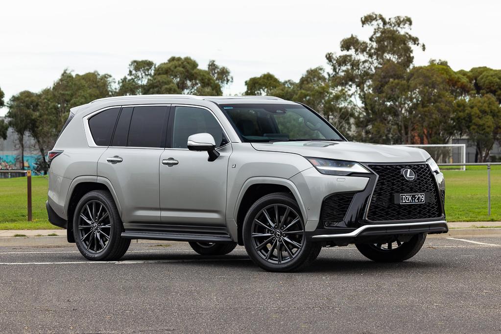 Chiếc Lexus LX 700h đầu ti&ecirc;n về Việt Nam: Bản hybrid mạnh nhất của LX, mạnh gần 460 m&atilde;, c&oacute; g&oacute;i thể thao phục vụ đại gia Việt - Ảnh 5.