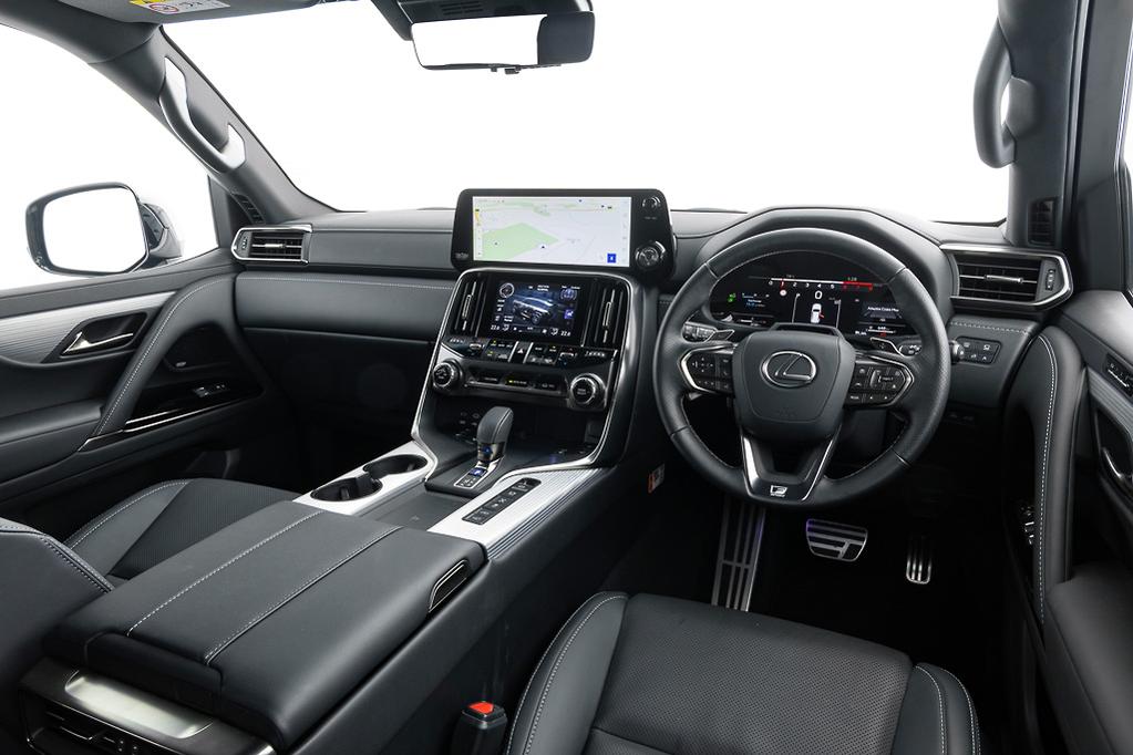 Chiếc Lexus LX 700h đầu ti&ecirc;n về Việt Nam: Bản hybrid mạnh nhất của LX, mạnh gần 460 m&atilde;, c&oacute; g&oacute;i thể thao phục vụ đại gia Việt - Ảnh 8.