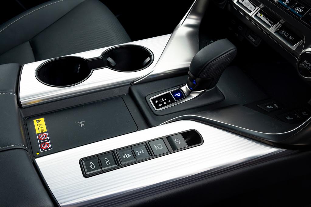 Chiếc Lexus LX 700h đầu ti&ecirc;n về Việt Nam: Bản hybrid mạnh nhất của LX, mạnh gần 460 m&atilde;, c&oacute; g&oacute;i thể thao phục vụ đại gia Việt - Ảnh 11.