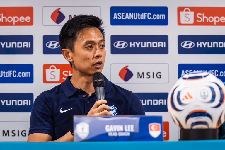 Đẩy HLV Kim Sang-sik vào thế khó, hóa ra HLV Singapore từng học bằng tại... Việt Nam - Ảnh 1. Đẩy HLV Kim Sang-sik vào thế khó, hóa ra HLV Singapore từng học bằng tại... Việt Nam - Ảnh 1.
