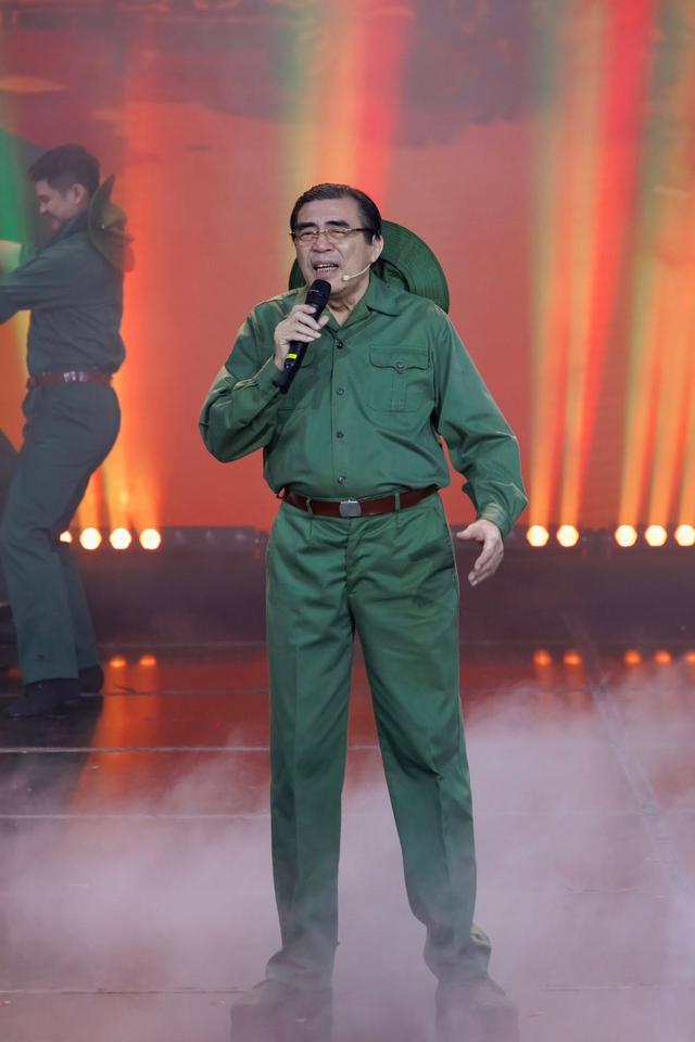 Nam NSND nh&agrave; ở đường Nguyễn Ch&iacute; Thanh: Nhiều c&ocirc; theo, 73 tuổi mới c&ocirc;ng khai vợ đẹp như diễn vi&ecirc;n- Ảnh 1.