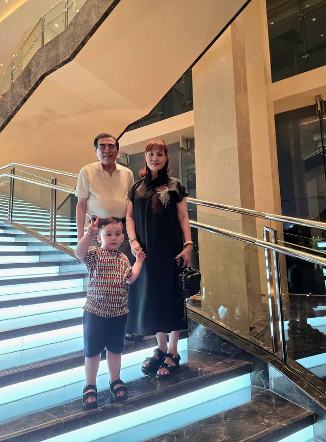 Nam NSND nh&agrave; ở đường Nguyễn Ch&iacute; Thanh: Nhiều c&ocirc; theo, 73 tuổi mới c&ocirc;ng khai vợ đẹp như diễn vi&ecirc;n- Ảnh 5.