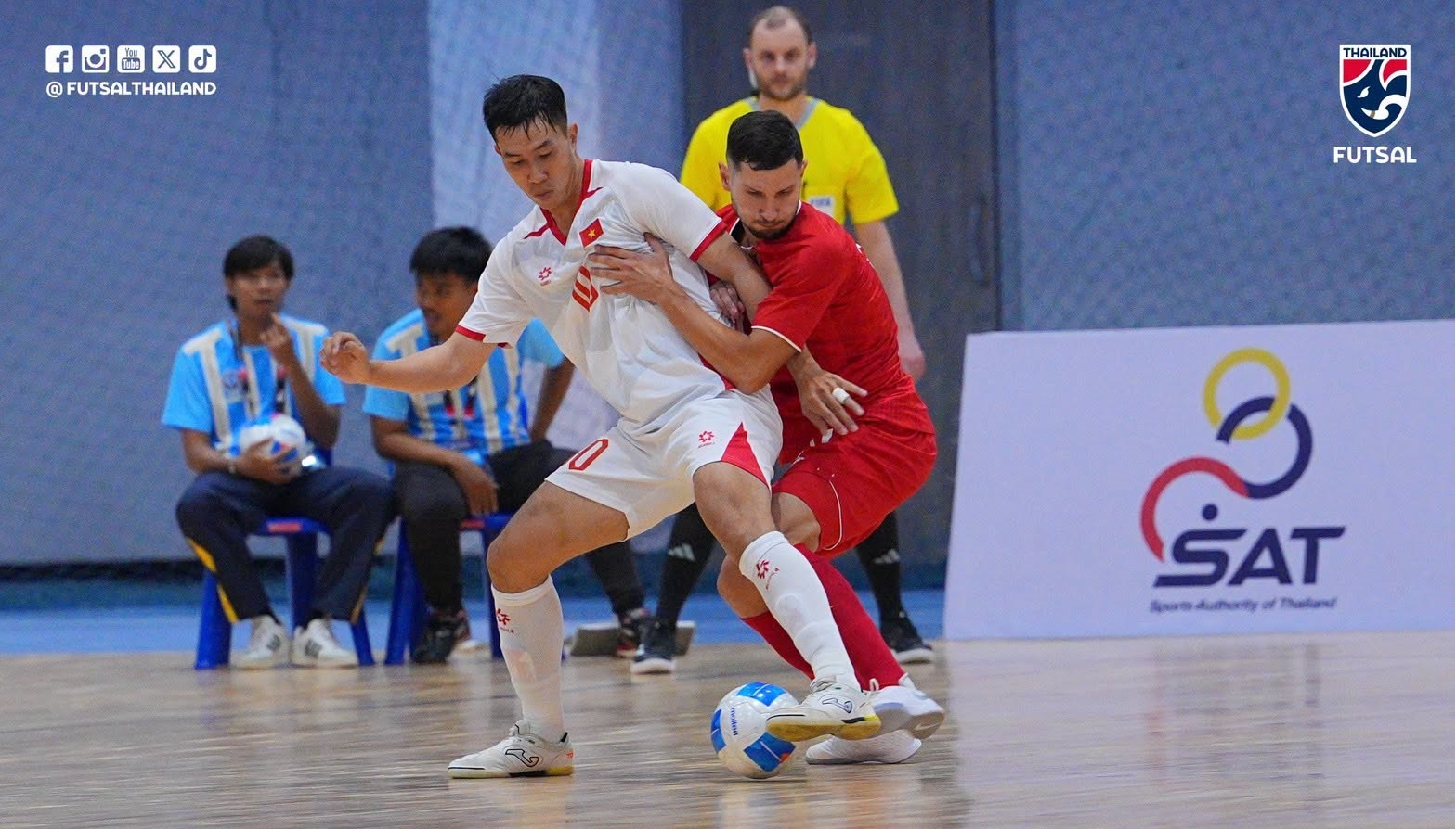 Thi đấu đầy quả cảm, tuyển Việt Nam gây sốc trước đội bóng top 7 thế giới - Ảnh 2. Thi đấu đầy quả cảm, tuyển Việt Nam gây sốc trước đội bóng top 7 thế giới - Ảnh 2.