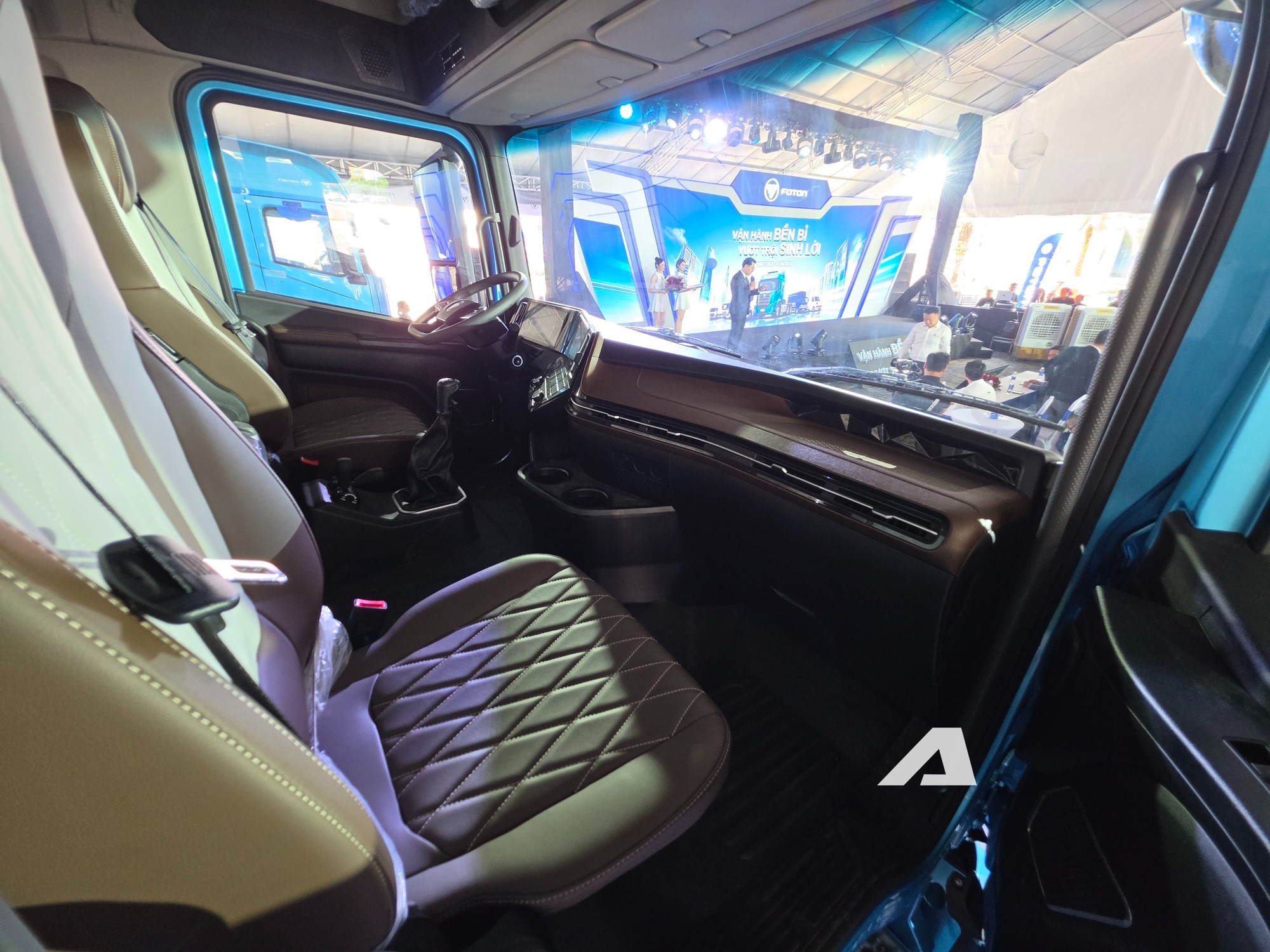 Soi xe đầu kéo Foton Galaxus R5 vừa chào khách Việt: Lực kéo mạnh hơn cả siêu xe Koenigsegg Regera, tiện nghi như ô tô với camera 4 hướng, gương chỉnh điện - Ảnh 21.