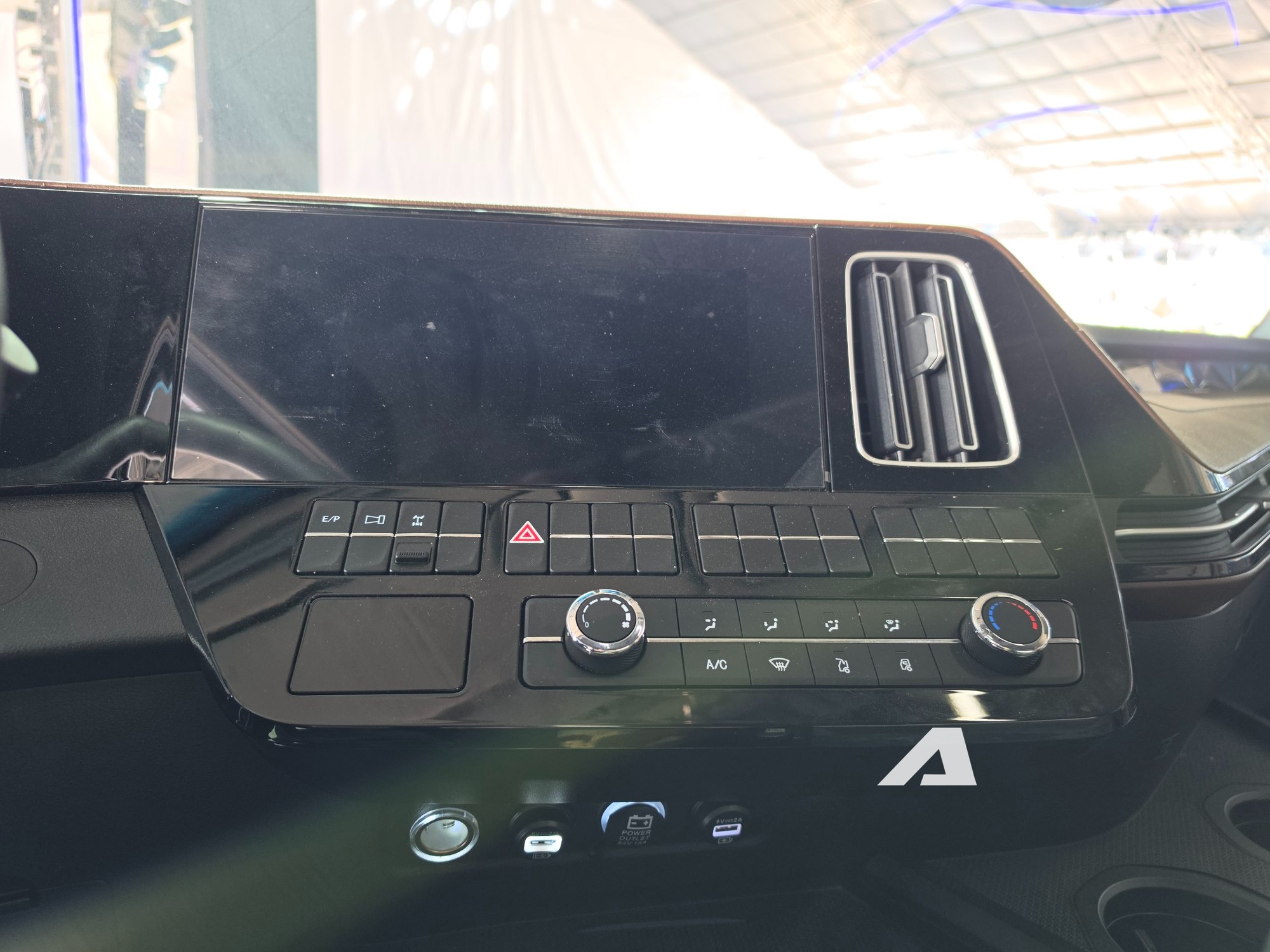 Soi xe đầu kéo Foton Galaxus R5 vừa chào khách Việt: Lực kéo mạnh hơn cả siêu xe Koenigsegg Regera, tiện nghi như ô tô với camera 4 hướng, gương chỉnh điện - Ảnh 24.
