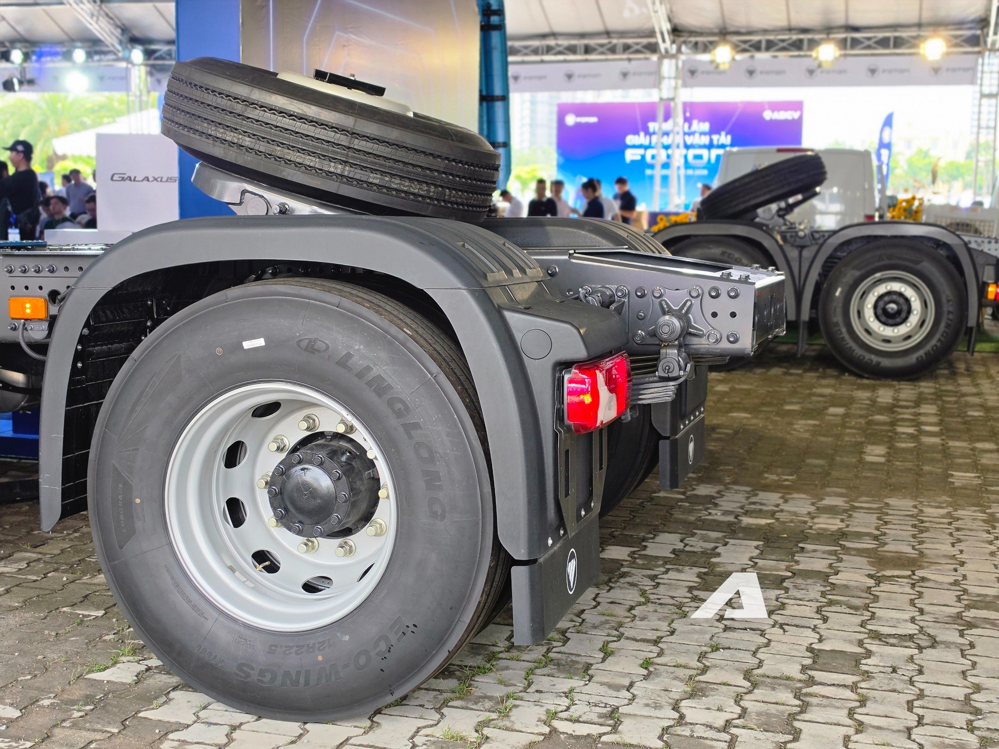 Soi xe đầu kéo Foton Galaxus R5 vừa chào khách Việt: Lực kéo mạnh hơn cả siêu xe Koenigsegg Regera, tiện nghi như ô tô với camera 4 hướng, gương chỉnh điện - Ảnh 8.