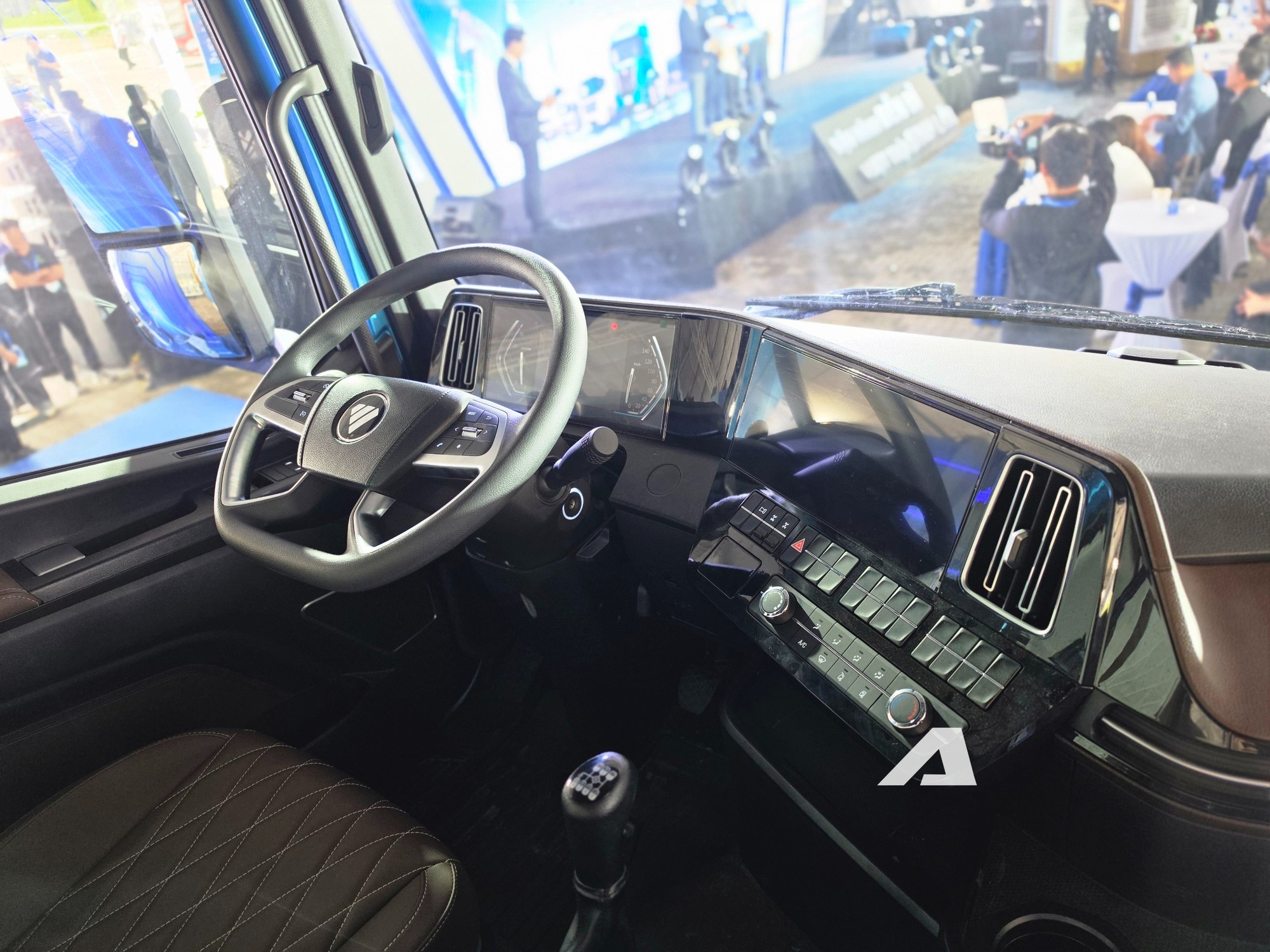 Soi xe đầu kéo Foton Galaxus R5 vừa chào khách Việt: Lực kéo mạnh hơn cả siêu xe Koenigsegg Regera, tiện nghi như ô tô với camera 4 hướng, gương chỉnh điện - Ảnh 20.
