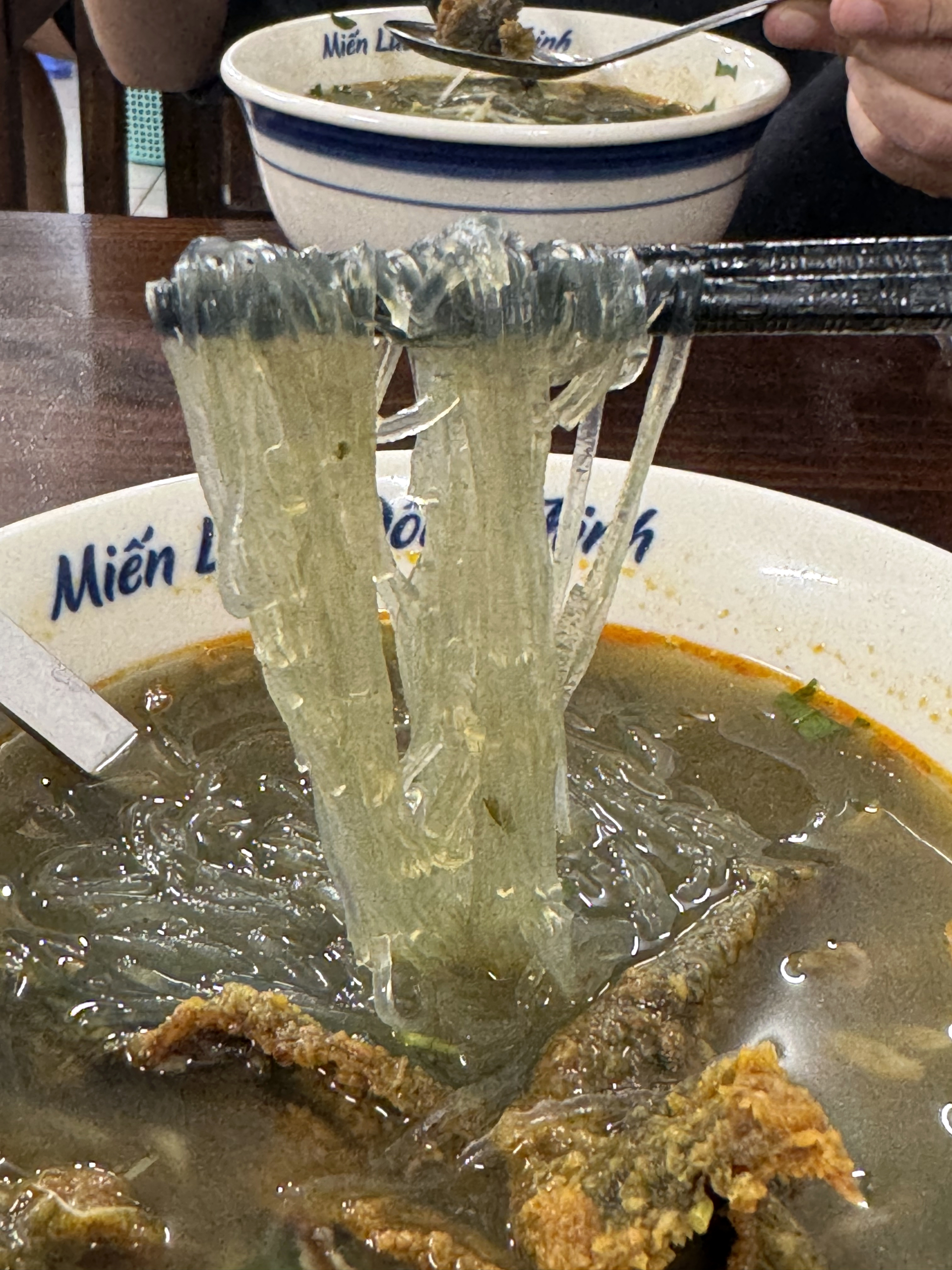 Qu&aacute;n miến lươn nổi tiếng H&agrave; Nội mất 10 năm mới d&aacute;m v&agrave;o TP.HCM v&igrave; niềm trăn trở: "C&oacute; n&ecirc;n nấu đậm đ&agrave; hơn để hợp khẩu vị người miền Nam?"- Ảnh 8.