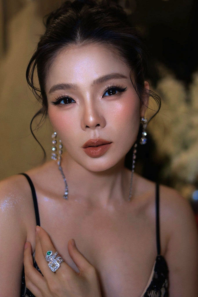 Một nữ nghệ sĩ gọi điện cho Khánh Thi kêu cứu: "Thi ơi… cứu tôi! Cứu tôi với!" - Ảnh 2. Một nữ nghệ sĩ gọi điện cho Khánh Thi kêu cứu: "Thi ơi… cứu tôi! Cứu tôi với!" - Ảnh 2.