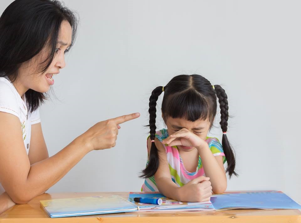 Dạy con học, người mẹ 35 tuổi phải nhập viện v&igrave; đột quỵ- Ảnh 1.