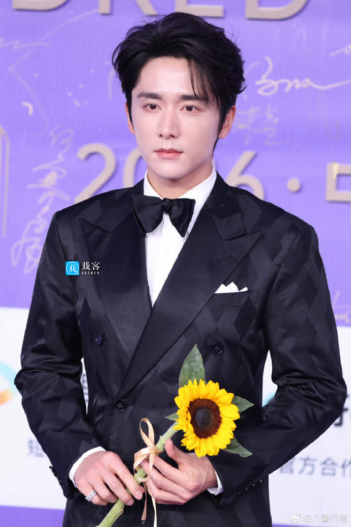 Dương Mịch lộng lẫy &aacute;t v&iacute;a Lưu Thi Thi, Dương Tử visual kh&ocirc;ng ai tin nổi tại lễ trao giải B&aacute;ch Hoa- Ảnh 17.