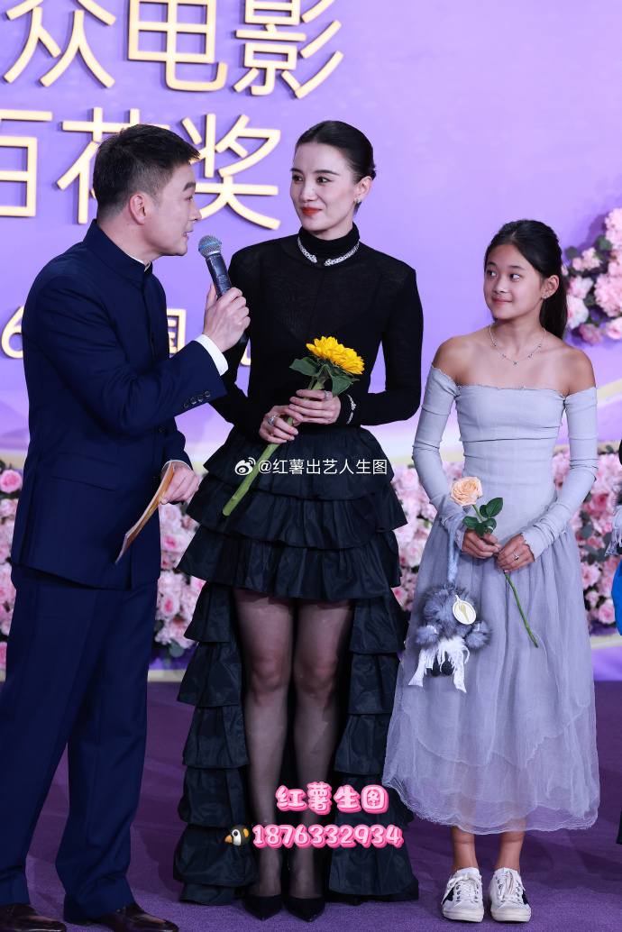 Dương Mịch lộng lẫy &aacute;t v&iacute;a Lưu Thi Thi, Dương Tử visual kh&ocirc;ng ai tin nổi tại lễ trao giải B&aacute;ch Hoa- Ảnh 11.