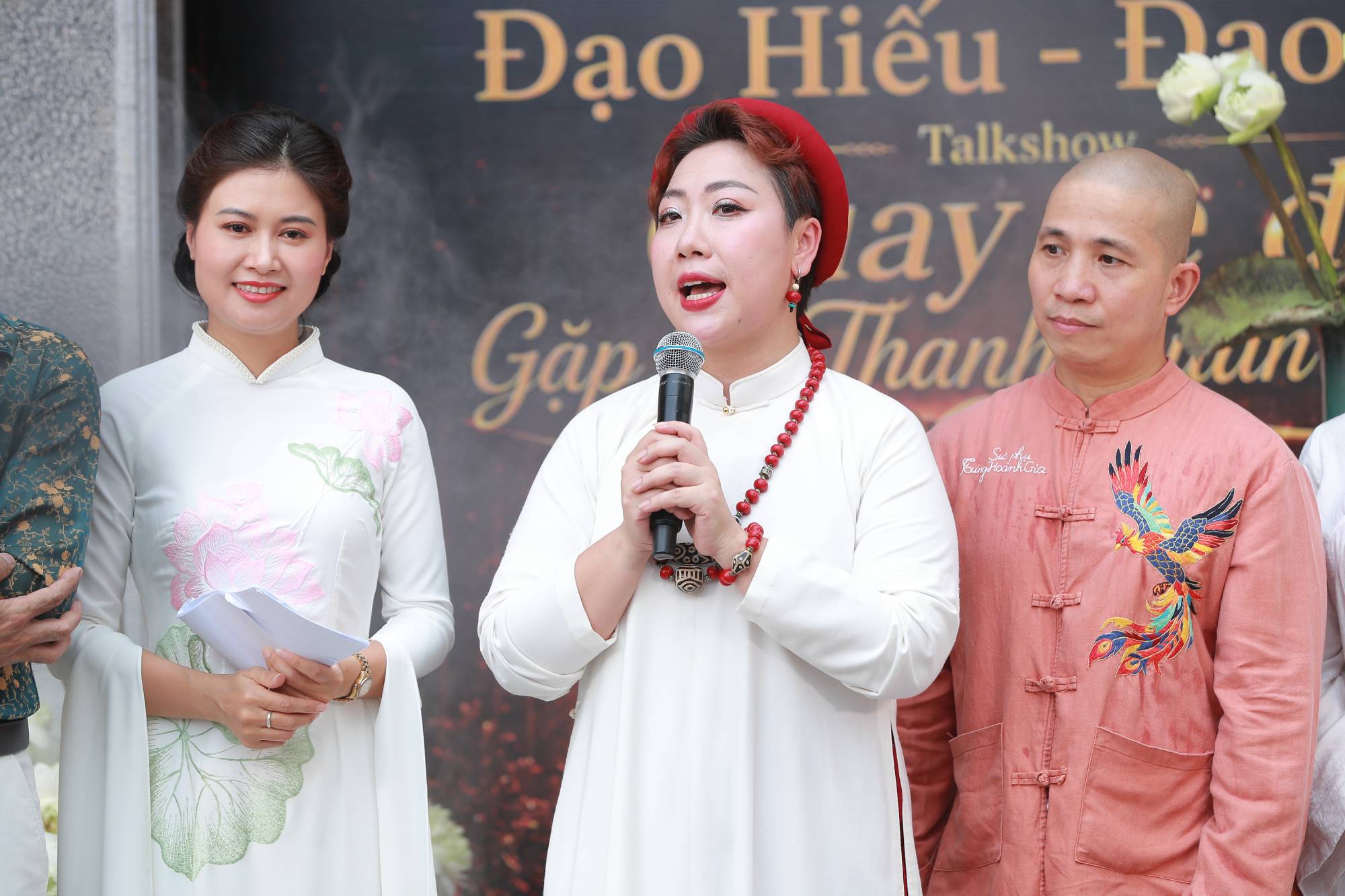 Ca sĩ Hiền Anh cùng chồng cựu cầu thủ xuất hiện tại Duyên 8, kể chuyện về mẹ mùa Vu Lan - Ảnh 1. Ca sĩ Hiền Anh cùng chồng cựu cầu thủ xuất hiện tại Duyên 8, kể chuyện về mẹ mùa Vu Lan - Ảnh 1.