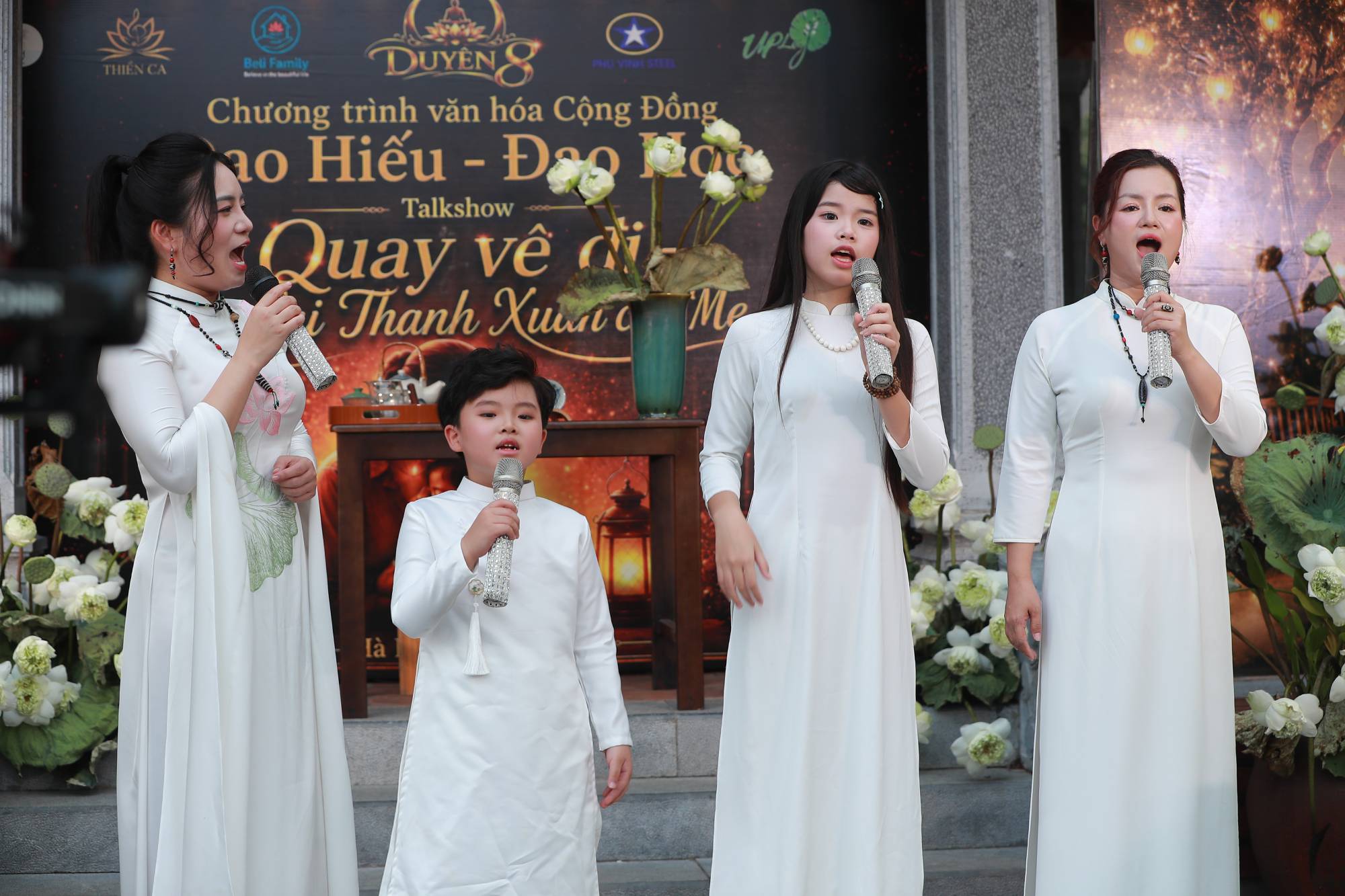 Ca sĩ Hiền Anh cùng chồng cựu cầu thủ xuất hiện tại Duyên 8, kể chuyện về mẹ mùa Vu Lan - Ảnh 3. Ca sĩ Hiền Anh cùng chồng cựu cầu thủ xuất hiện tại Duyên 8, kể chuyện về mẹ mùa Vu Lan - Ảnh 3.
