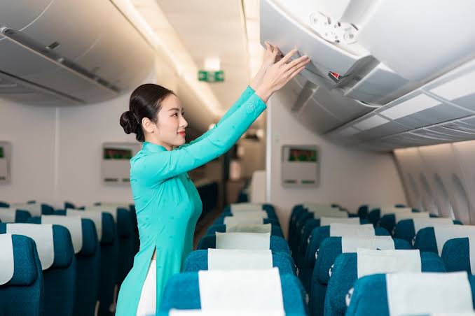 V&igrave; sao tiếp vi&ecirc;n thường ngồi đối diện h&agrave;nh kh&aacute;ch khi m&aacute;y bay cất, hạ c&aacute;nh? - Ảnh 3.