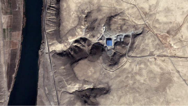 Mỹ, Israel di dời vật liệu hạt nh&acirc;n khỏi địa điểm b&iacute; mật ở Syria - Ảnh 1.