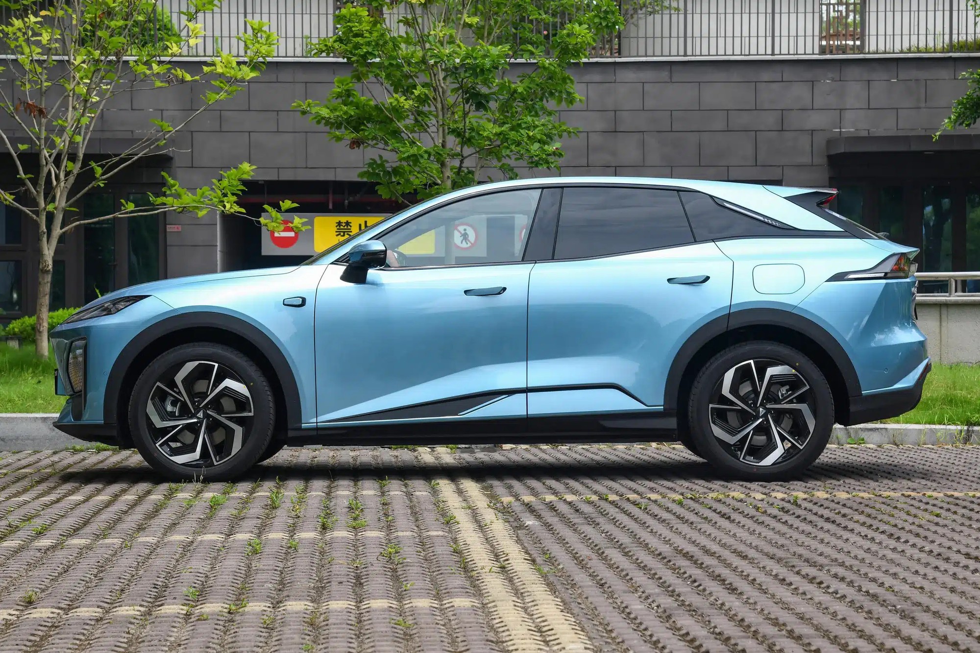 Thêm một hãng 'lạ' dễ bán loạt xe mới tại Việt Nam: Có cả xe điện, EREV, SUV cùng cỡ CR-V, có thể lắp ráp trong nước - Ảnh 10.