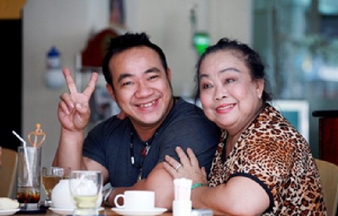 Hiếu Hiền ngủ với ba mẹ tới khi lấy vợ: "Vợ chồng t&ocirc;i c&ograve;n chui v&agrave;o ngủ chung với ba mẹ" - Ảnh 2.