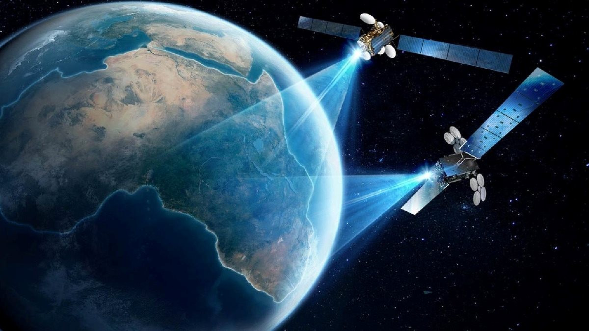 &Ocirc;ng Phạm Nhật Vượng thu&ecirc; SpaceX của Elon Musk ph&oacute;ng vệ tinh: &ldquo;Mỏ v&agrave;ng&rdquo; 1000 tỷ đ&ocirc; ph&iacute;a sau l&agrave; g&igrave;? - Ảnh 2.