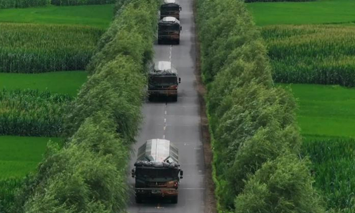 Trung Quốc ph&ocirc; diễn sức mạnh t&ecirc;n lửa si&ecirc;u thanh DF - 17 trong năm 2026 - Ảnh 1.