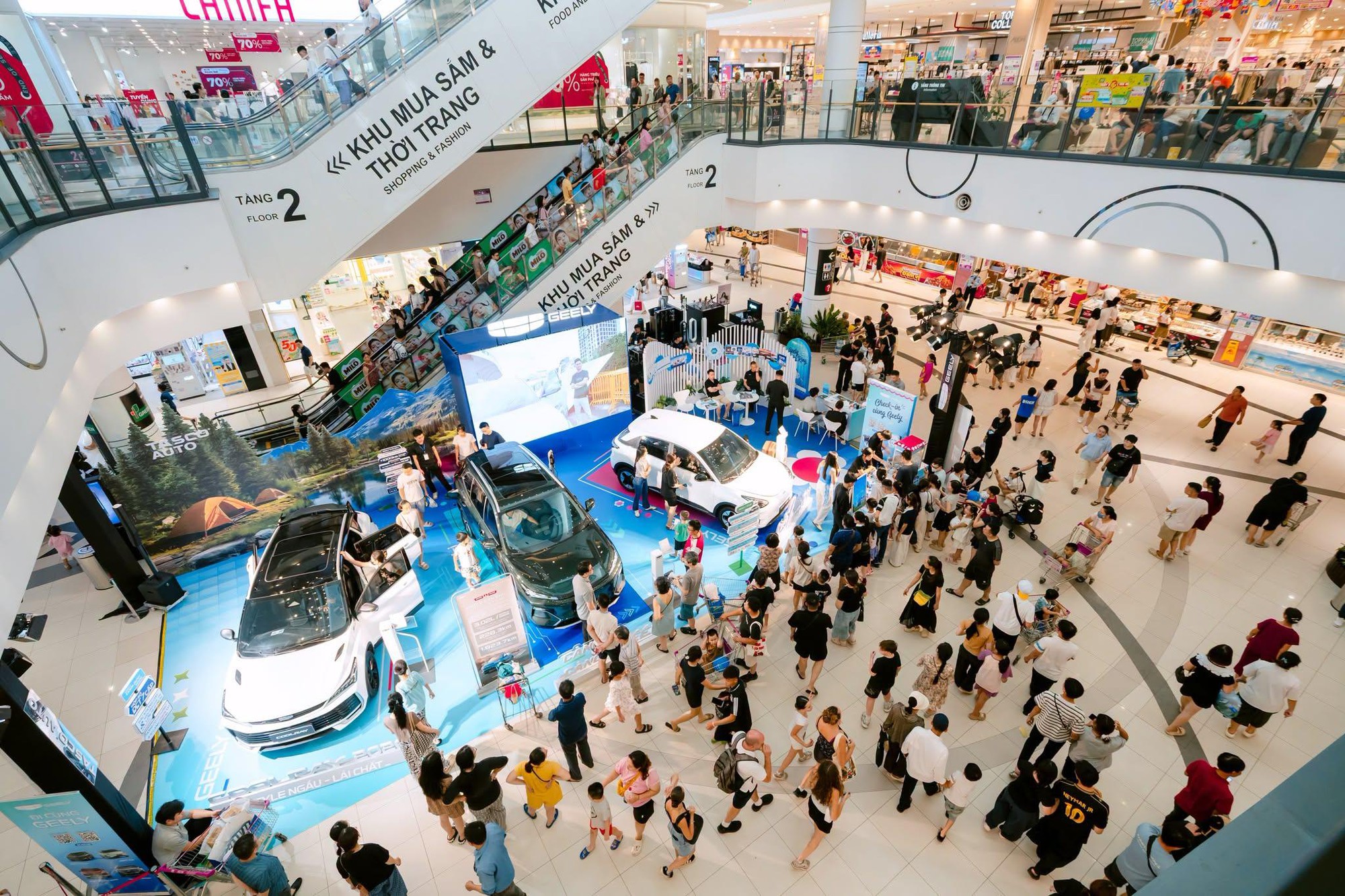 Đi cùng Geely bùng nổ quy mô toàn quốc: Hà Nội sẵn sàng đón điểm chạm cảm xúc cùng đại sứ Chi Pu - Ảnh 2. Đi cùng Geely bùng nổ quy mô toàn quốc: Hà Nội sẵn sàng đón điểm chạm cảm xúc cùng đại sứ Chi Pu - Ảnh 2.