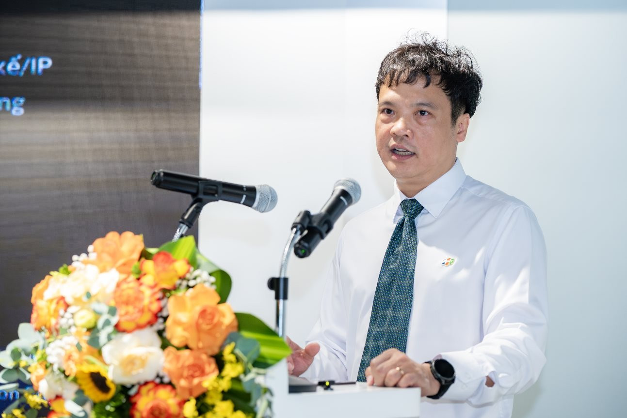 Tổng Gi&aacute;m đốc Tập đo&agrave;n FPT: Việt Nam cần chọn c&ocirc;ng đoạn c&oacute; lợi thế cạnh tranh trong chuỗi b&aacute;n dẫn - Ảnh 1.