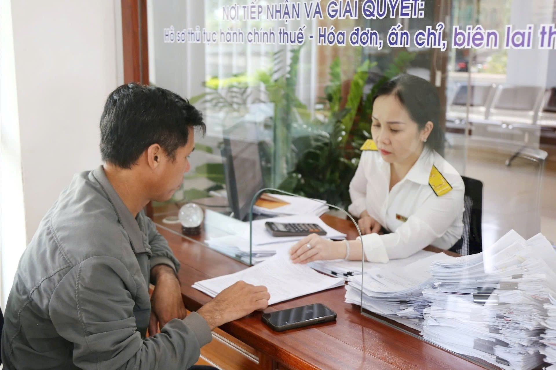 Tất cả doanh nghiệp, hộ kinh doanh, c&aacute; nh&acirc;n c&oacute; t&ecirc;n trong danh s&aacute;ch sau nhanh ch&oacute;ng li&ecirc;n hệ với Cơ quan Thuế - Ảnh 1.