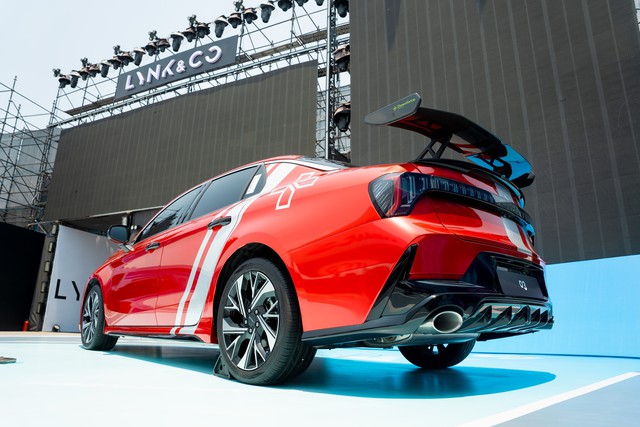 Soi SUV điện 268 mã lực, tăng tốc 5,5s "như chớp" và mẫu sedan mang "gen vô địch" vừa cập bến: Đáng tiền? - Ảnh 7. Soi SUV điện 268 mã lực, tăng tốc 5,5s "như chớp" và mẫu sedan mang "gen vô địch" vừa cập bến: Đáng tiền? - Ảnh 7.
