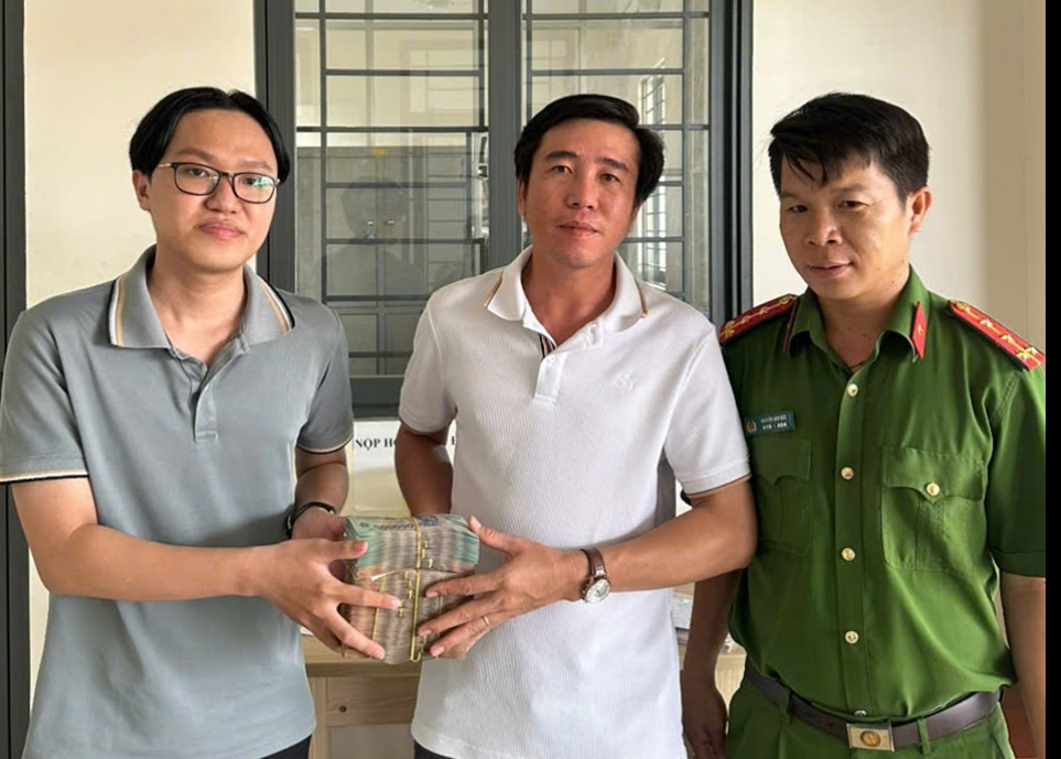 Công an xác minh giao dịch chuyển khoản 370 triệu đồng của một người dân - Ảnh 1.