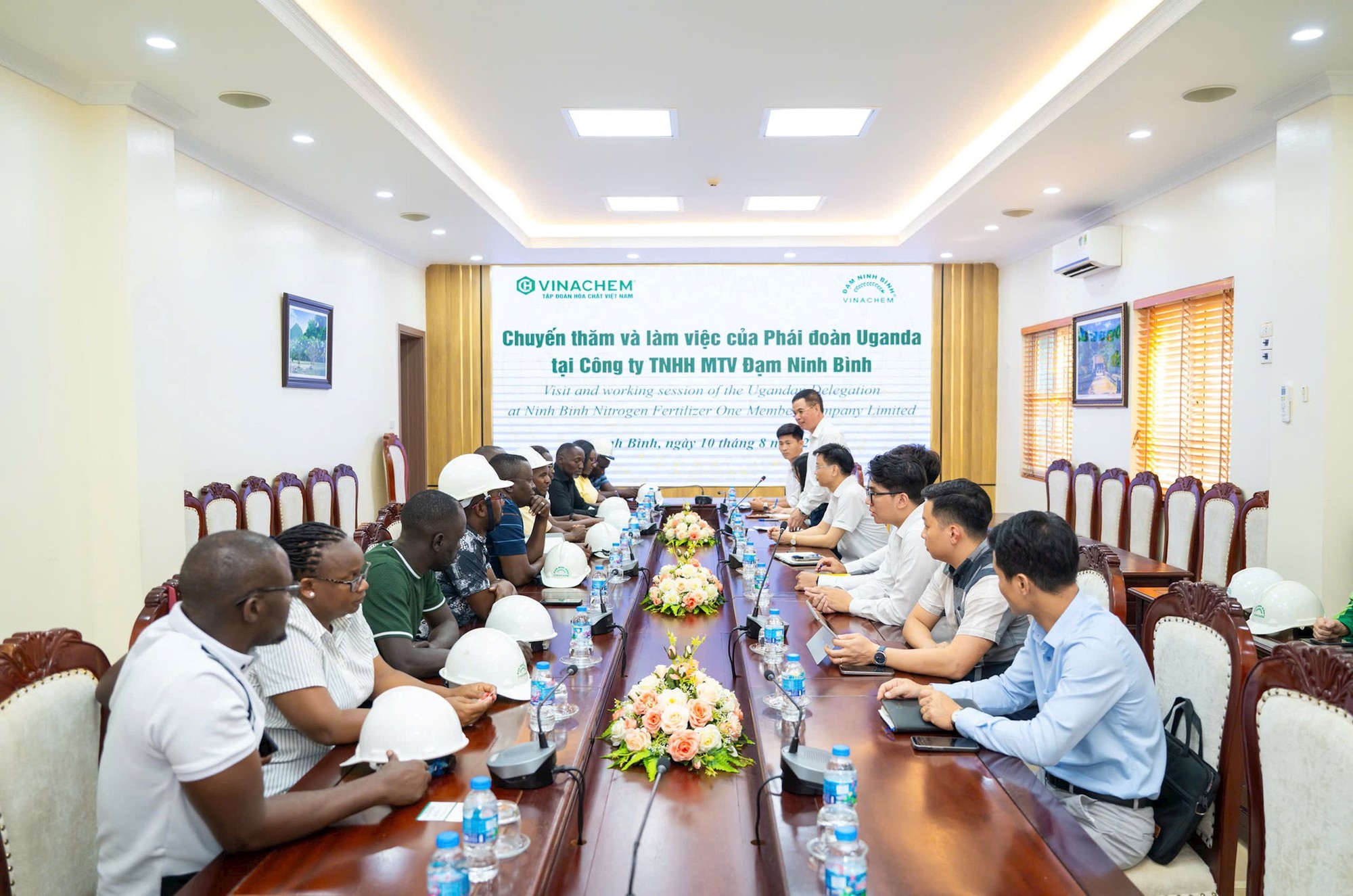 Vinachem hợp t&aacute;c với Uganda, mở đường sang Đ&ocirc;ng Phi - Ảnh 1.