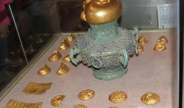 Đ&agrave;o m&oacute;ng sửa nh&agrave;, ph&aacute;t hiện kho b&aacute;u 11 .000 tỷ đồng ở H&agrave; Nam - Ảnh 1.