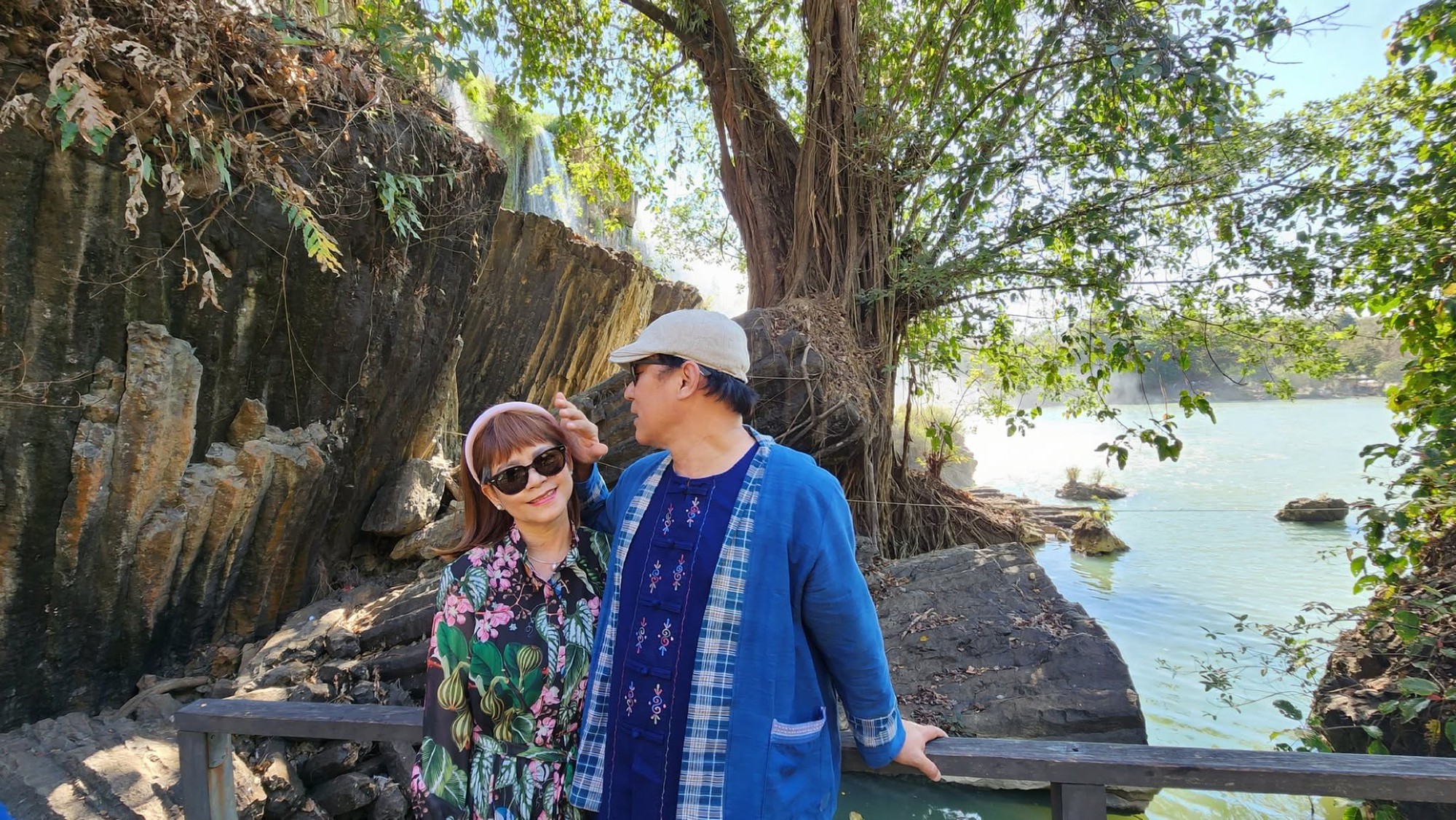 Nghệ sĩ Việt sau khi xây mộ cho vợ quá cố: "Bà vẫn cùng cả nhà mừng sinh nhật" - Ảnh 5. Nghệ sĩ Việt sau khi xây mộ cho vợ quá cố: "Bà vẫn cùng cả nhà mừng sinh nhật" - Ảnh 5.