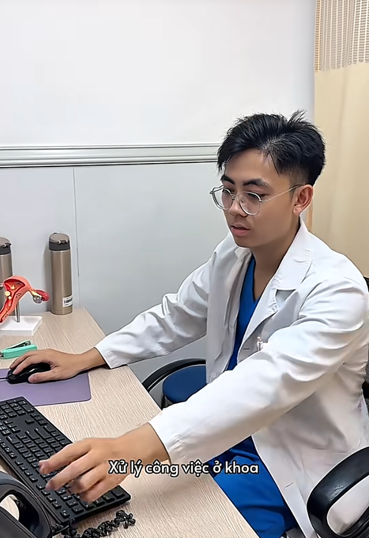 C&ocirc; sinh vi&ecirc;n ng&agrave;nh y mang cả s&aacute;ch đến rạp phim hẹn h&ograve; v&agrave; chuyện t&igrave;nh "chốt đơn" ch&oacute;ng v&aacute;nh sau 3 th&aacute;ng với ch&agrave;ng b&aacute;c sĩ nội tr&uacute; "triệu view" - Ảnh 11.