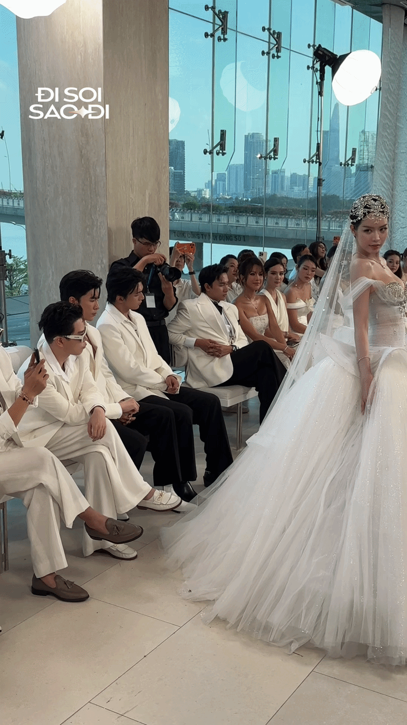 Trịnh Thăng Bình đeo kính đen để ngắm Thanh Thuỷ nhiều hơn- Ảnh 2.