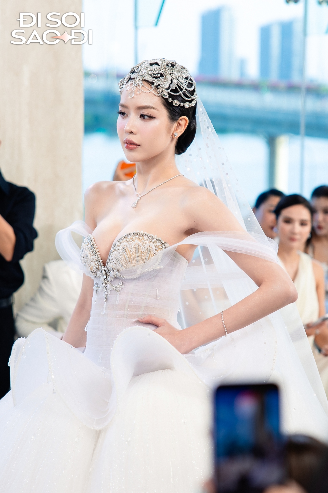 Trịnh Thăng Bình đeo kính đen để ngắm Thanh Thuỷ nhiều hơn- Ảnh 4.