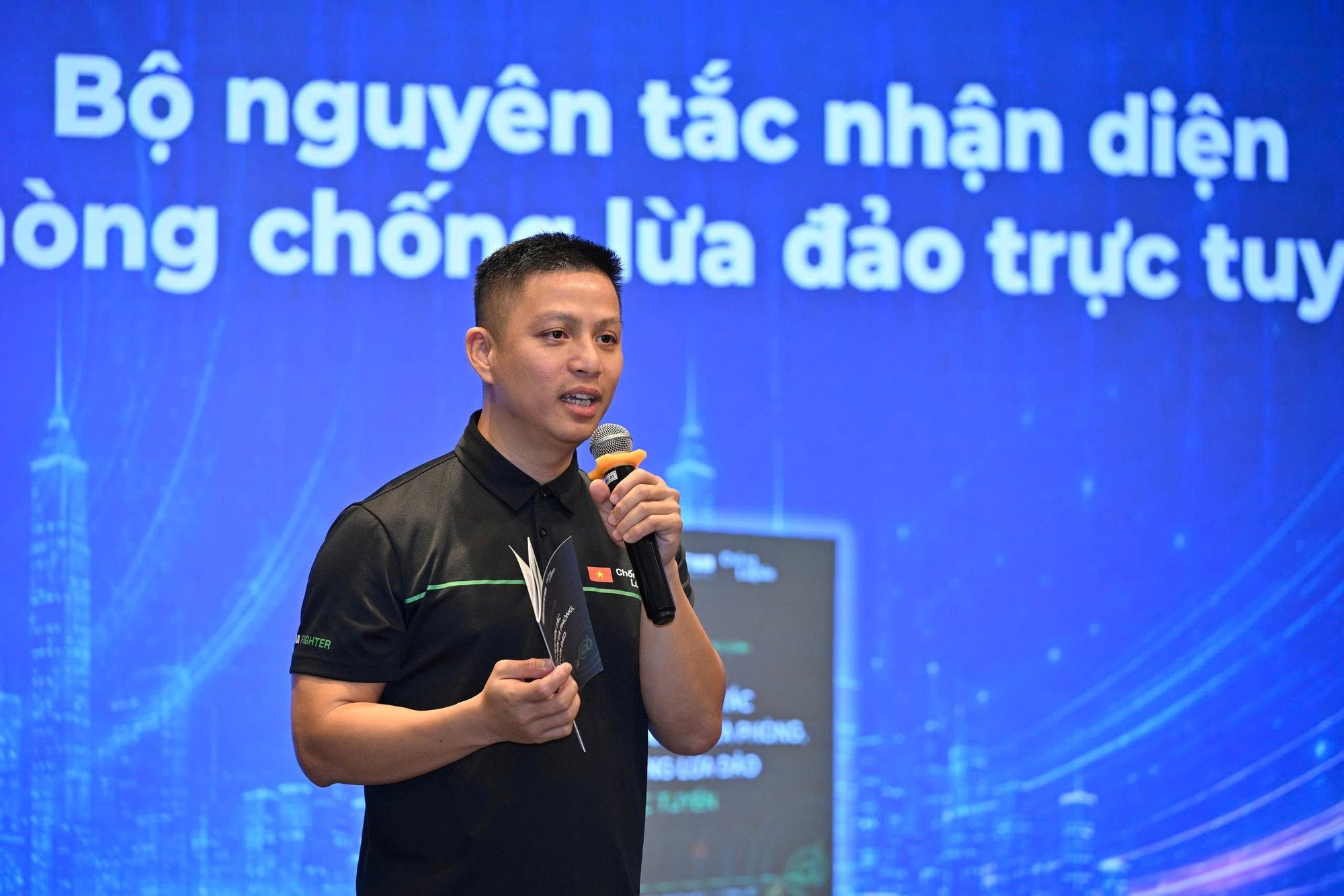 Ph&aacute;t hiện bị lừa đảo, v&igrave; sao điều cần l&agrave;m đầu ti&ecirc;n kh&ocirc;ng phải l&agrave; kho&aacute; t&agrave;i khoản ng&acirc;n h&agrave;ng hay đổi mật khẩu ứng dụng? - Ảnh 2.