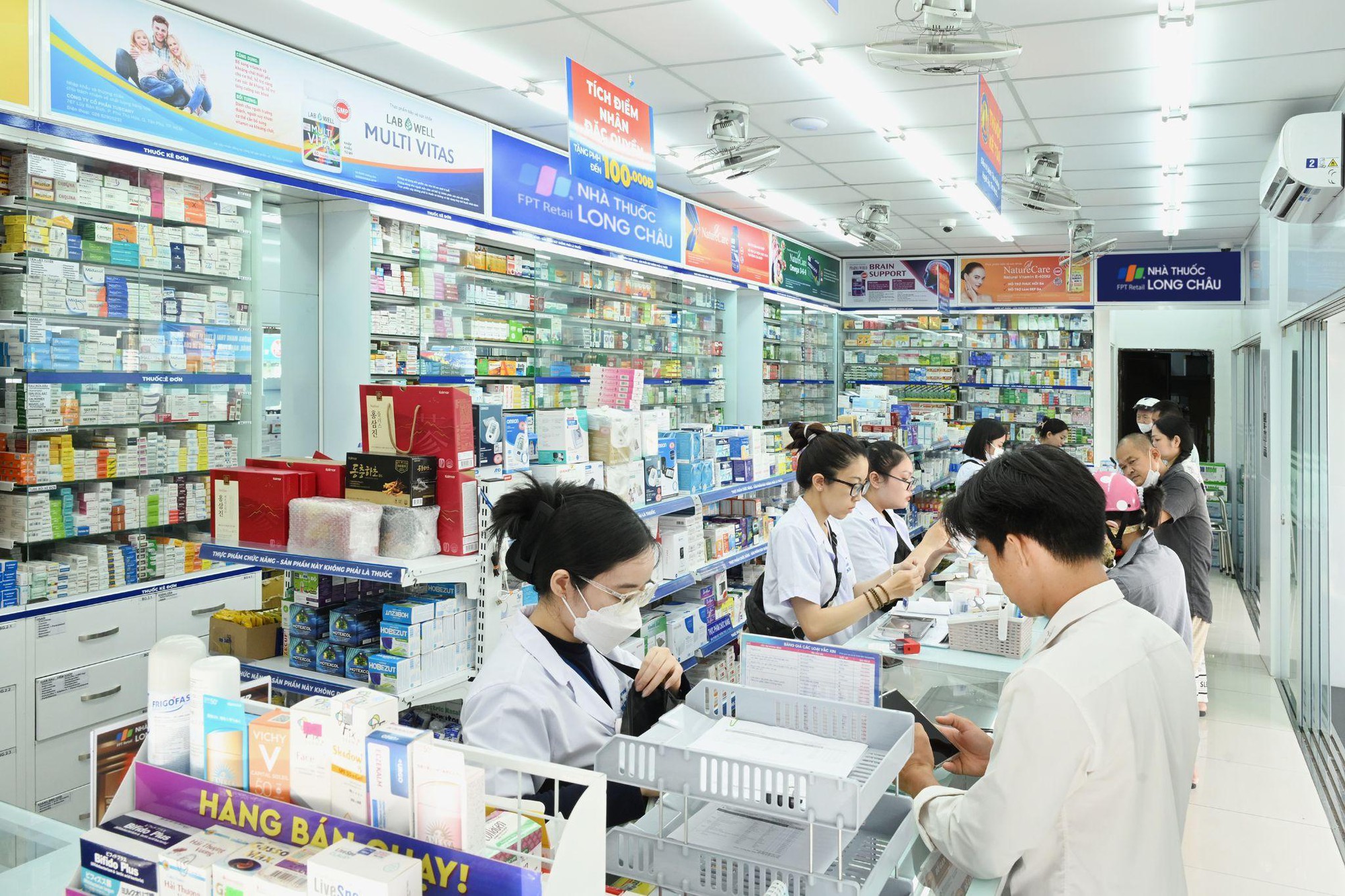 Long Châu tiếp tục đưa giải pháp điều trị bệnh hiếm từ Anh về Việt Nam - Ảnh 1. Long Châu tiếp tục đưa giải pháp điều trị bệnh hiếm từ Anh về Việt Nam - Ảnh 1.