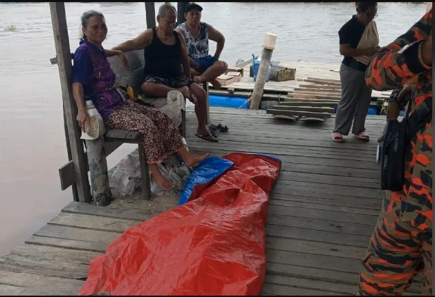 Đang bắt ốc cùng con gái, người phụ nữ 78 tuổi bị