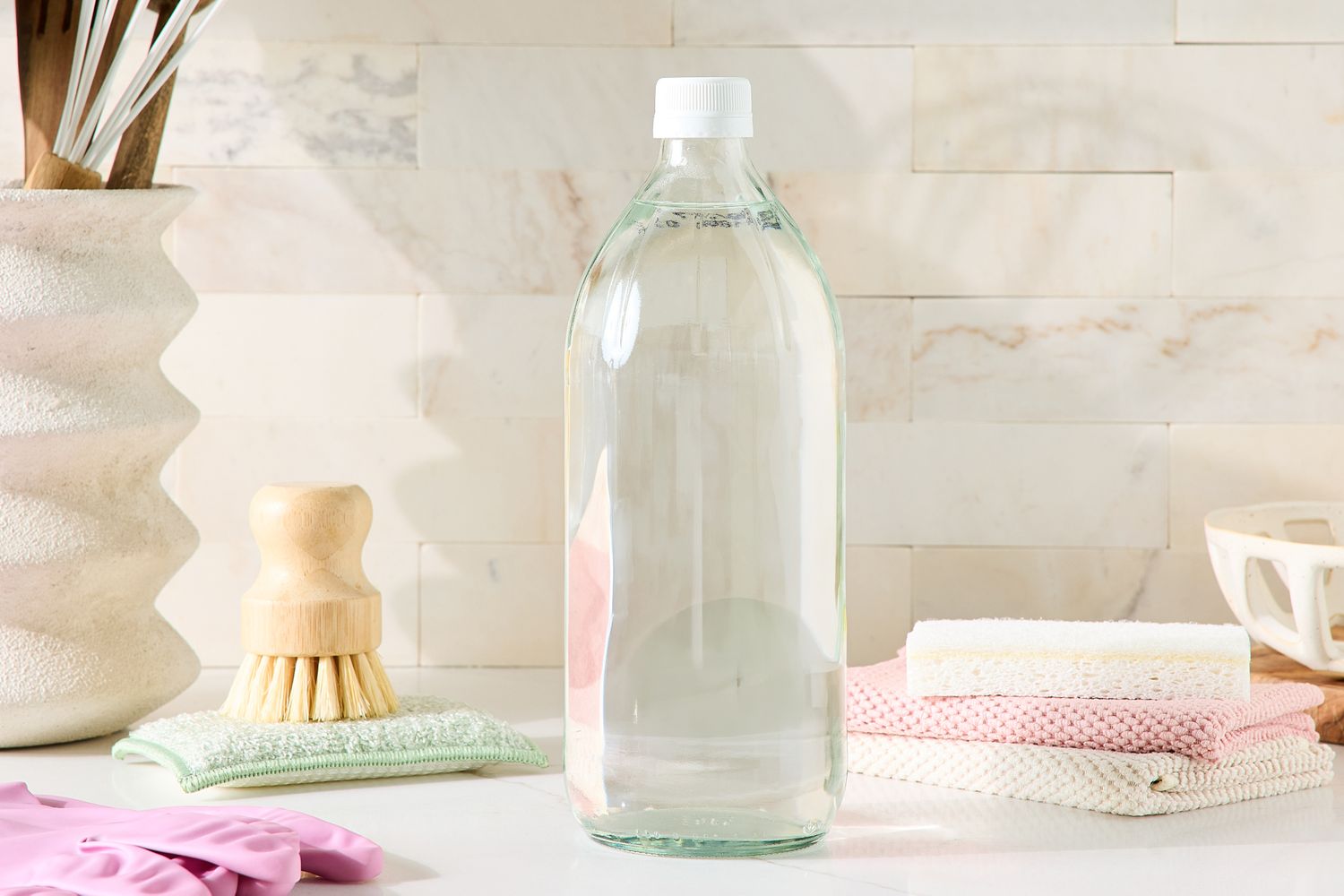 V&igrave; sao nhiều người d&ugrave;ng giấm lau ch&igrave;a kh&oacute;a? Đ&acirc;y l&agrave; 5 l&yacute; do ph&iacute;a sau - Ảnh 2.